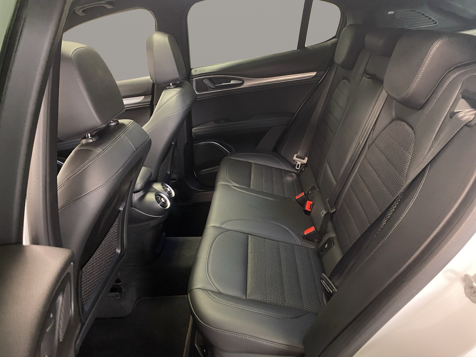 ALFA ROMEO STELVIO 2.0 200 Q4 Sprint S-image-13