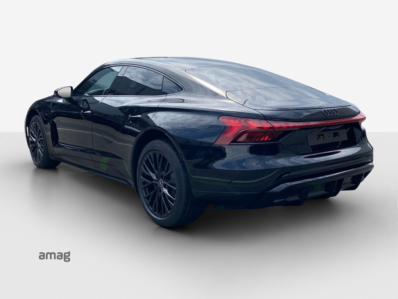 AUDI e-tron GT quattro-showroom-element-2