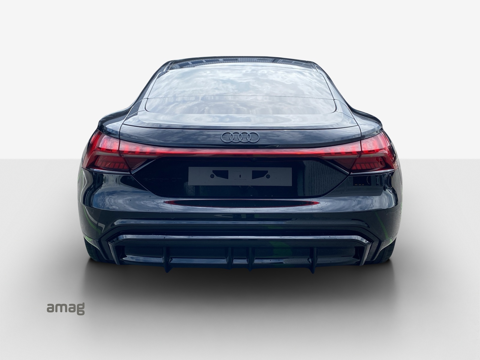 AUDI e-tron GT quattro-showroom-element-3