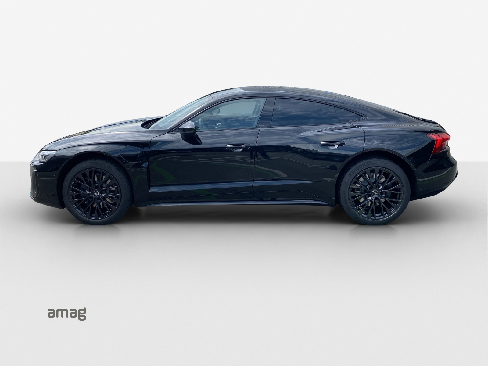 AUDI e-tron GT quattro-showroom-element-1