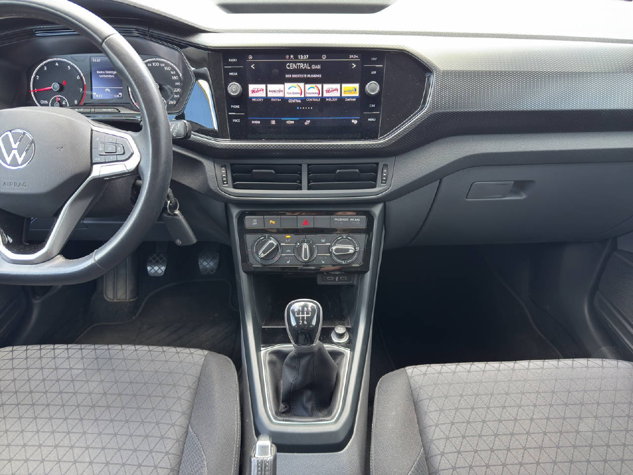 VW T-Cross 1.0 TSI Life-image-7