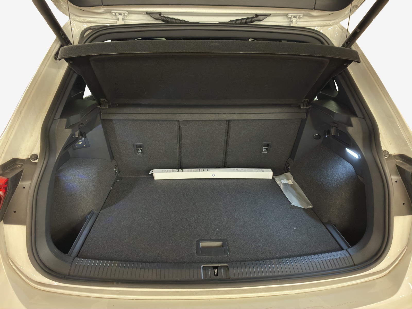 VW Tiguan 2.0TSI R-Line 4Motion DSG-image-12