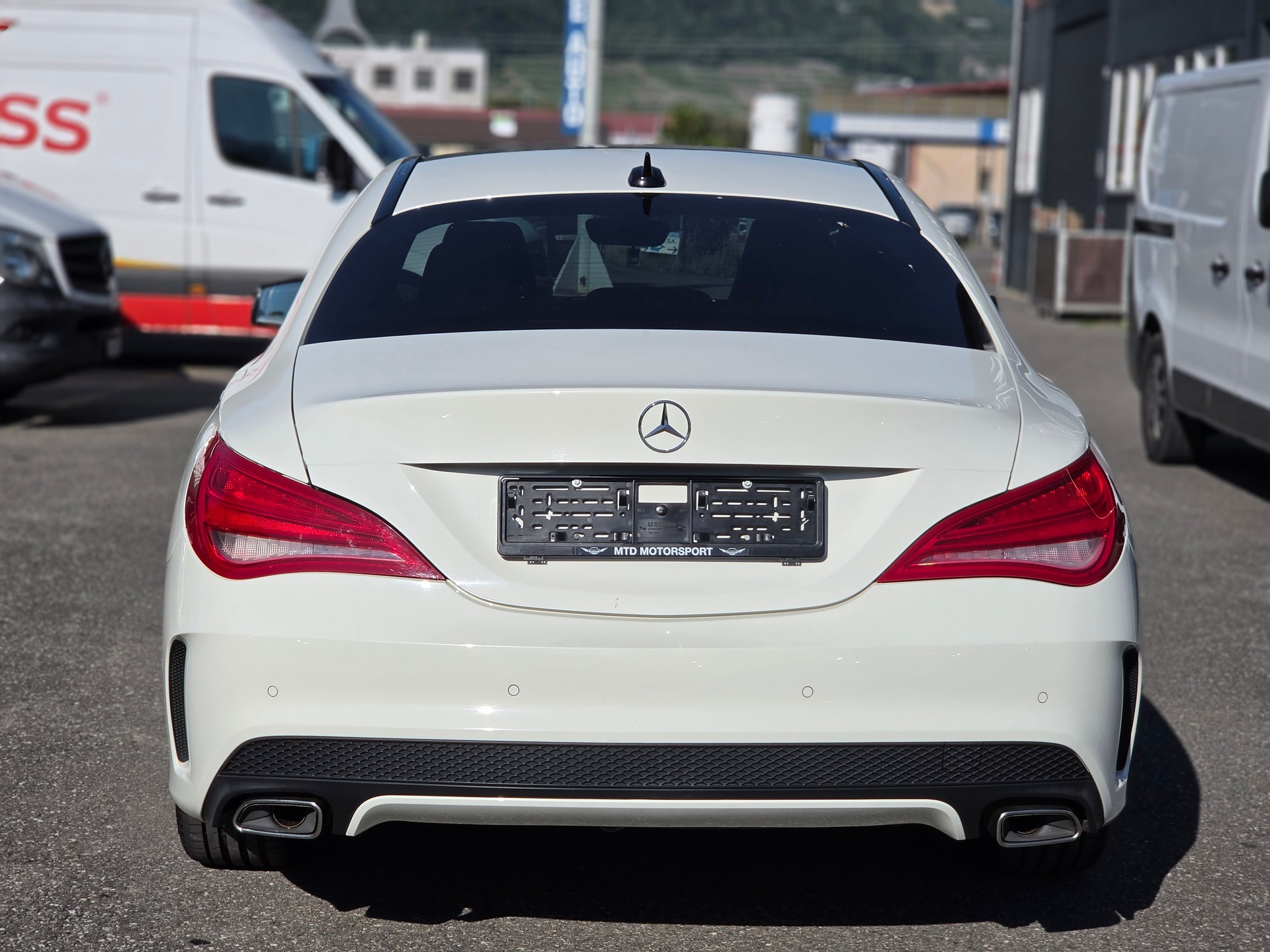 MERCEDES-BENZ CLA 200 AMG Line 7G-DCT-image-3