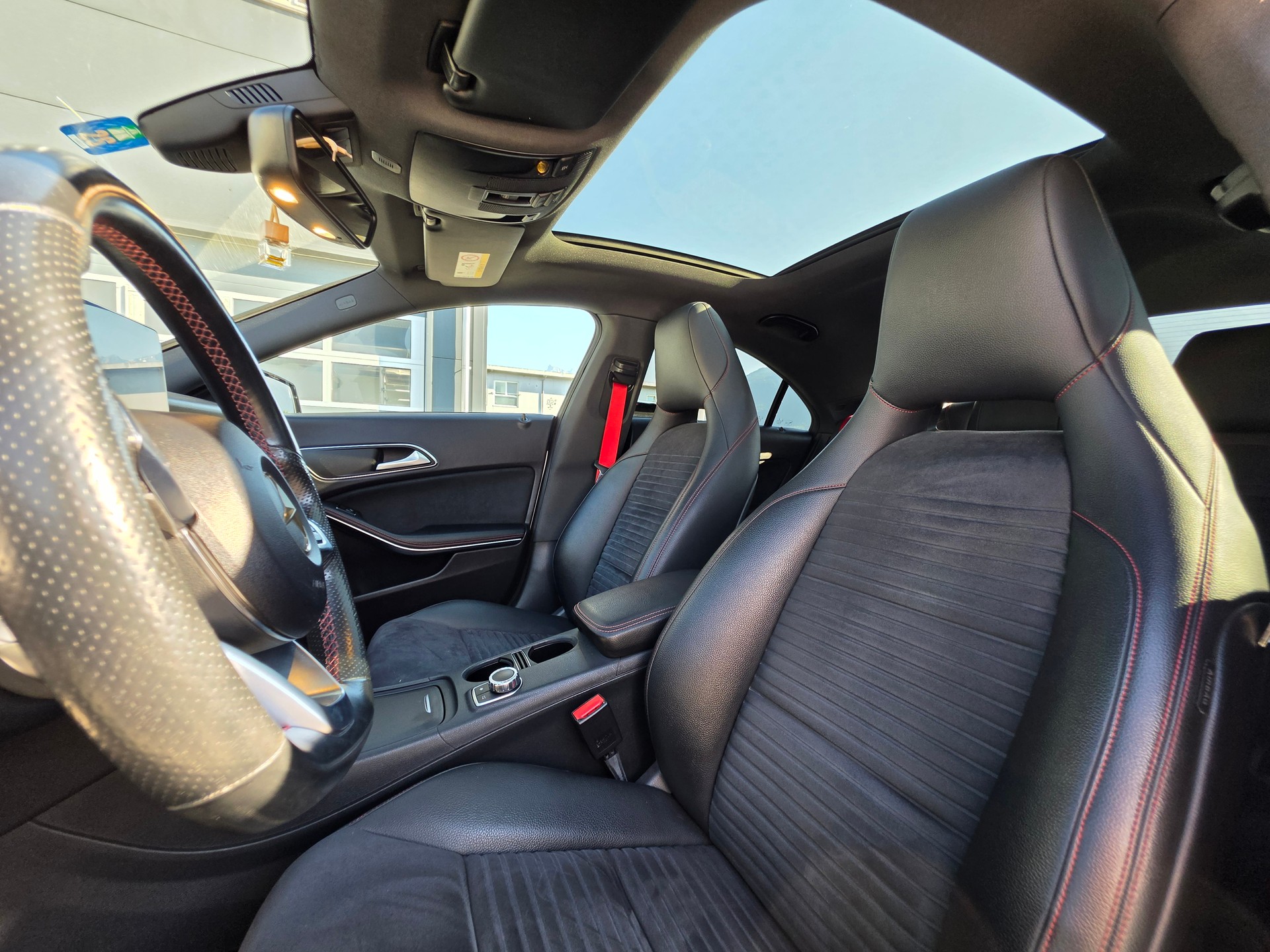 MERCEDES-BENZ CLA 200 AMG Line 7G-DCT-image-10