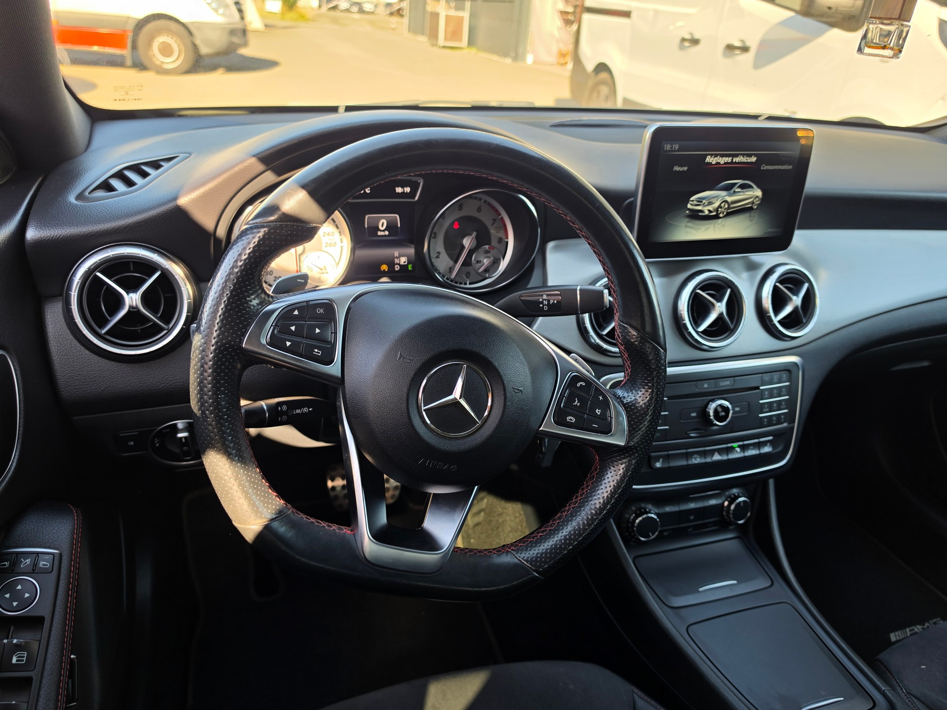 MERCEDES-BENZ CLA 200 AMG Line 7G-DCT-image-9