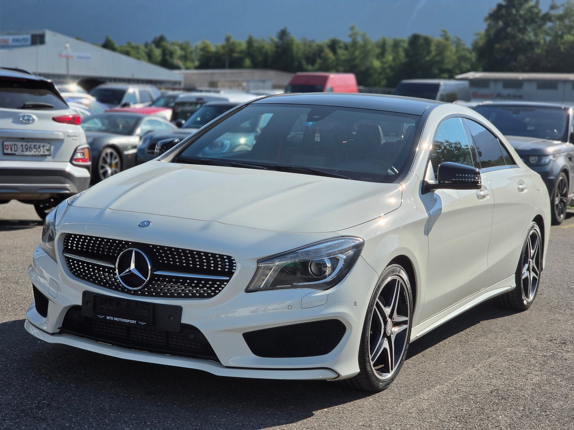 MERCEDES-BENZ CLA 200 AMG Line 7G-DCT-image-2