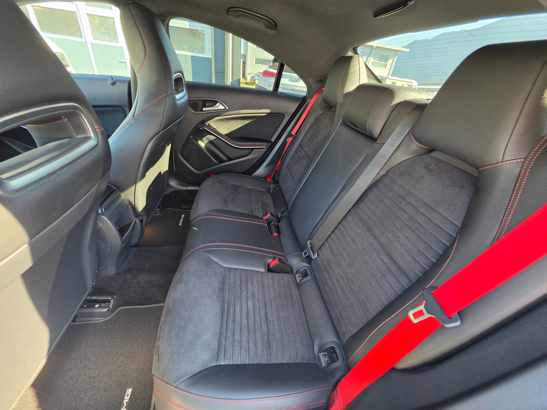 MERCEDES-BENZ CLA 200 AMG Line 7G-DCT-image-7