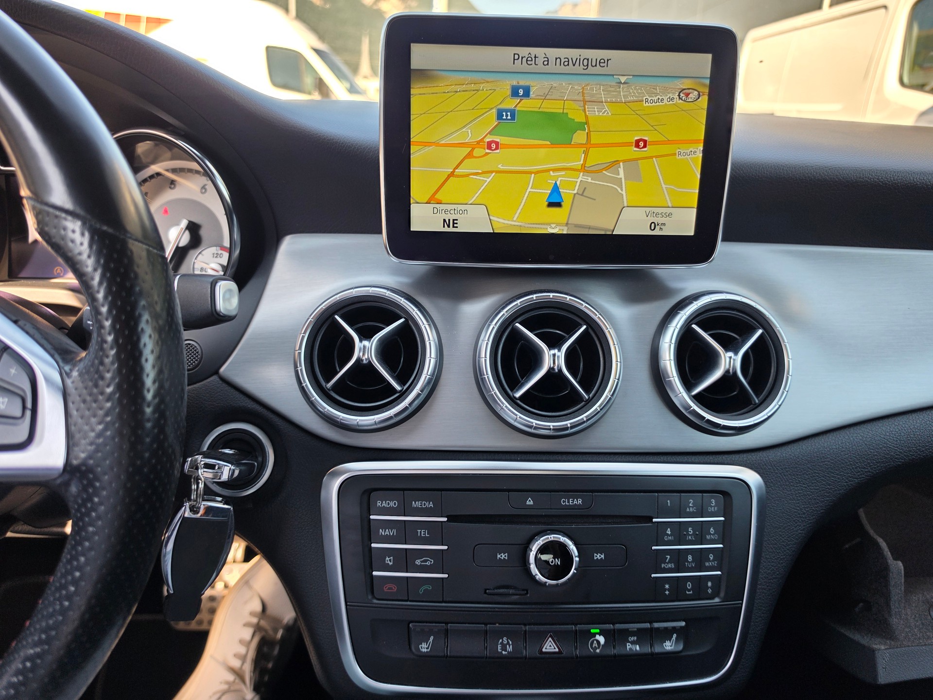 MERCEDES-BENZ CLA 200 AMG Line 7G-DCT-image-12