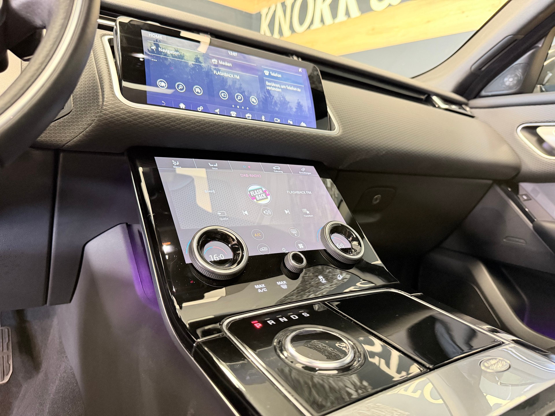 LAND ROVER Range Rover Velar R-Dynamic D 240 SE Automatic-image-13