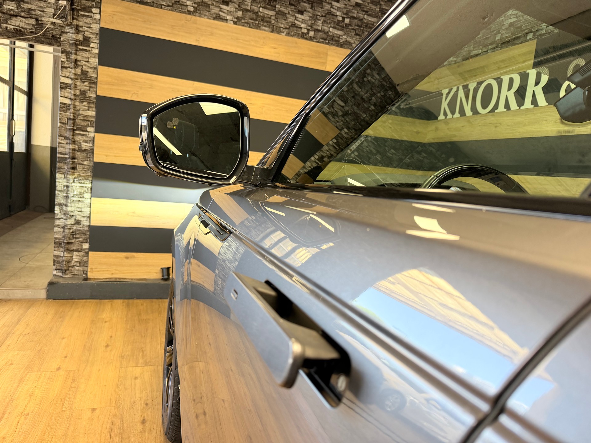 LAND ROVER Range Rover Velar R-Dynamic D 240 SE Automatic-image-17