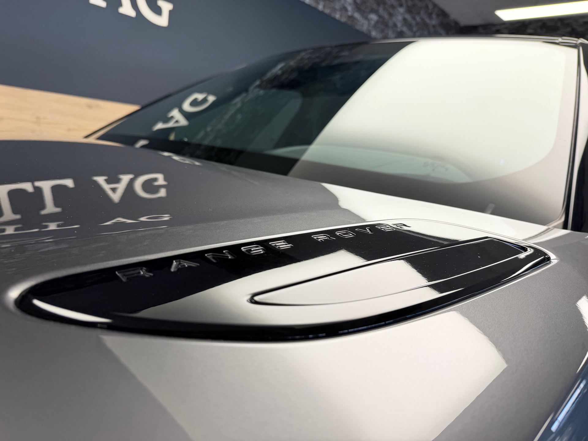 LAND ROVER Range Rover Velar R-Dynamic D 240 SE Automatic-image-16