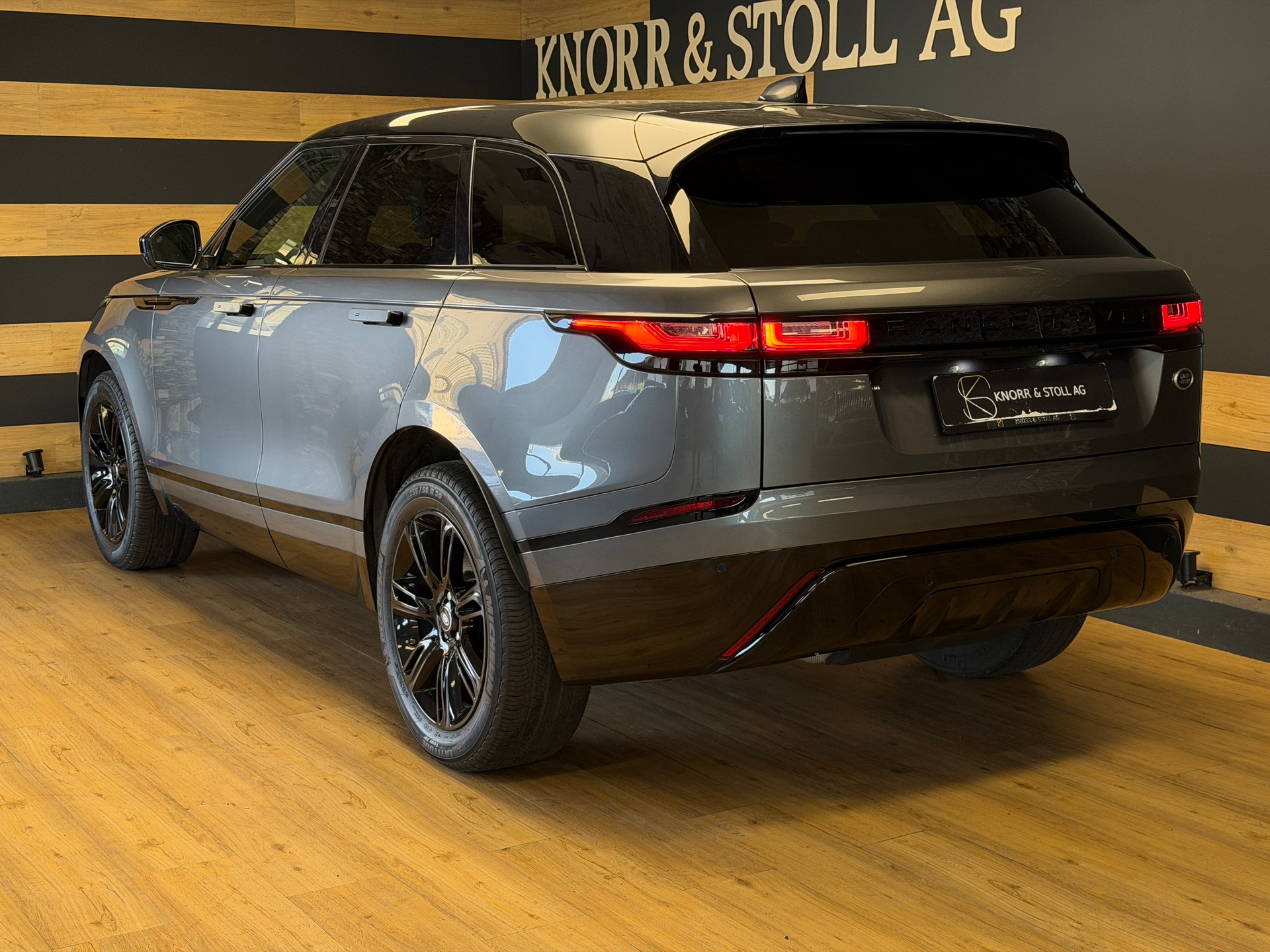 LAND ROVER Range Rover Velar R-Dynamic D 240 SE Automatic-image-13