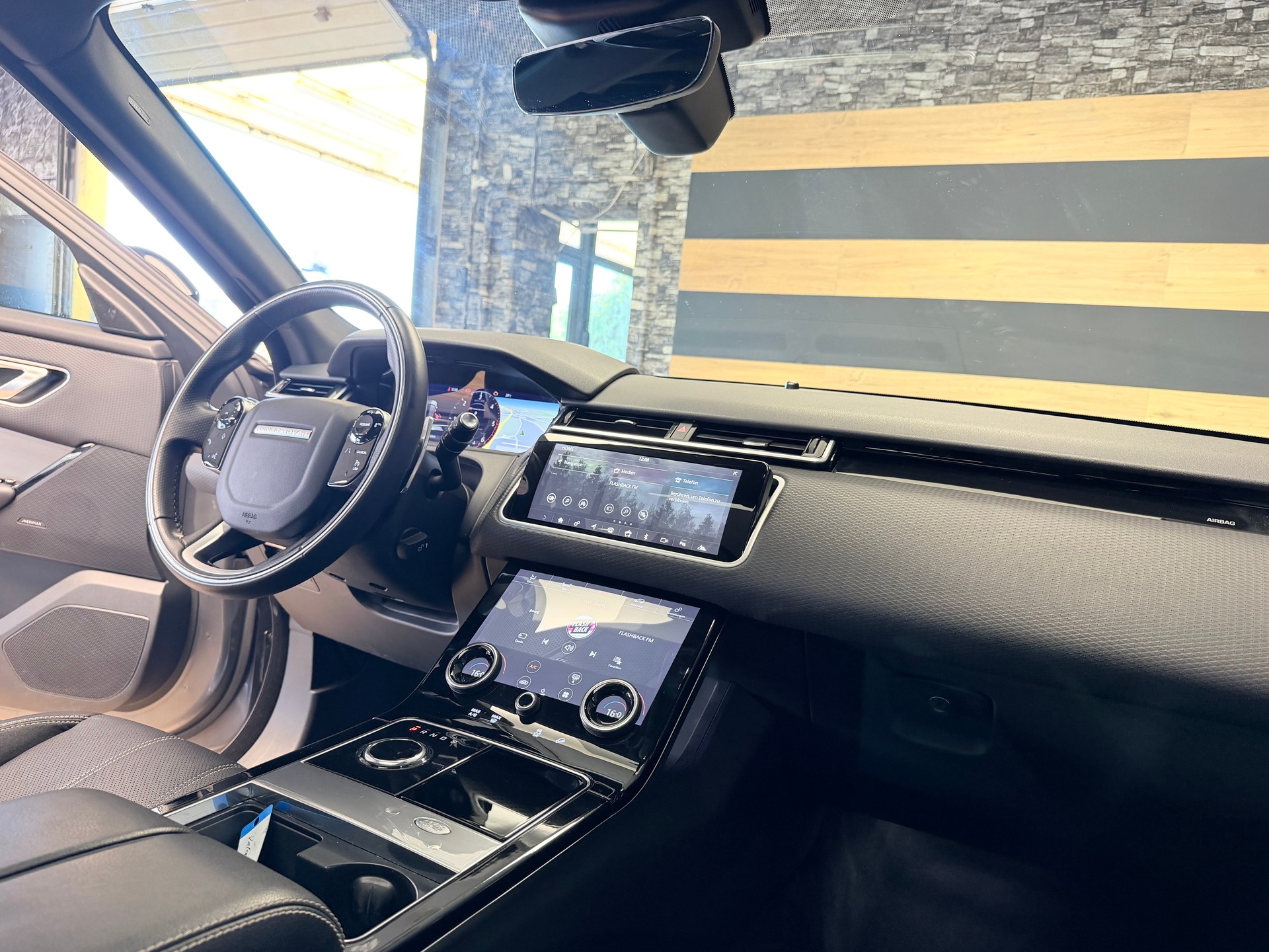 LAND ROVER Range Rover Velar R-Dynamic D 240 SE Automatic-image-11