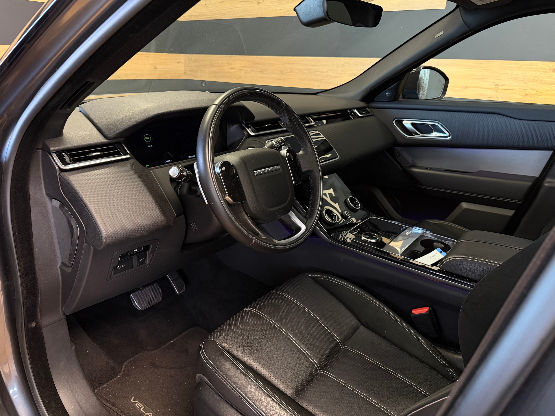 LAND ROVER Range Rover Velar R-Dynamic D 240 SE Automatic-image-17