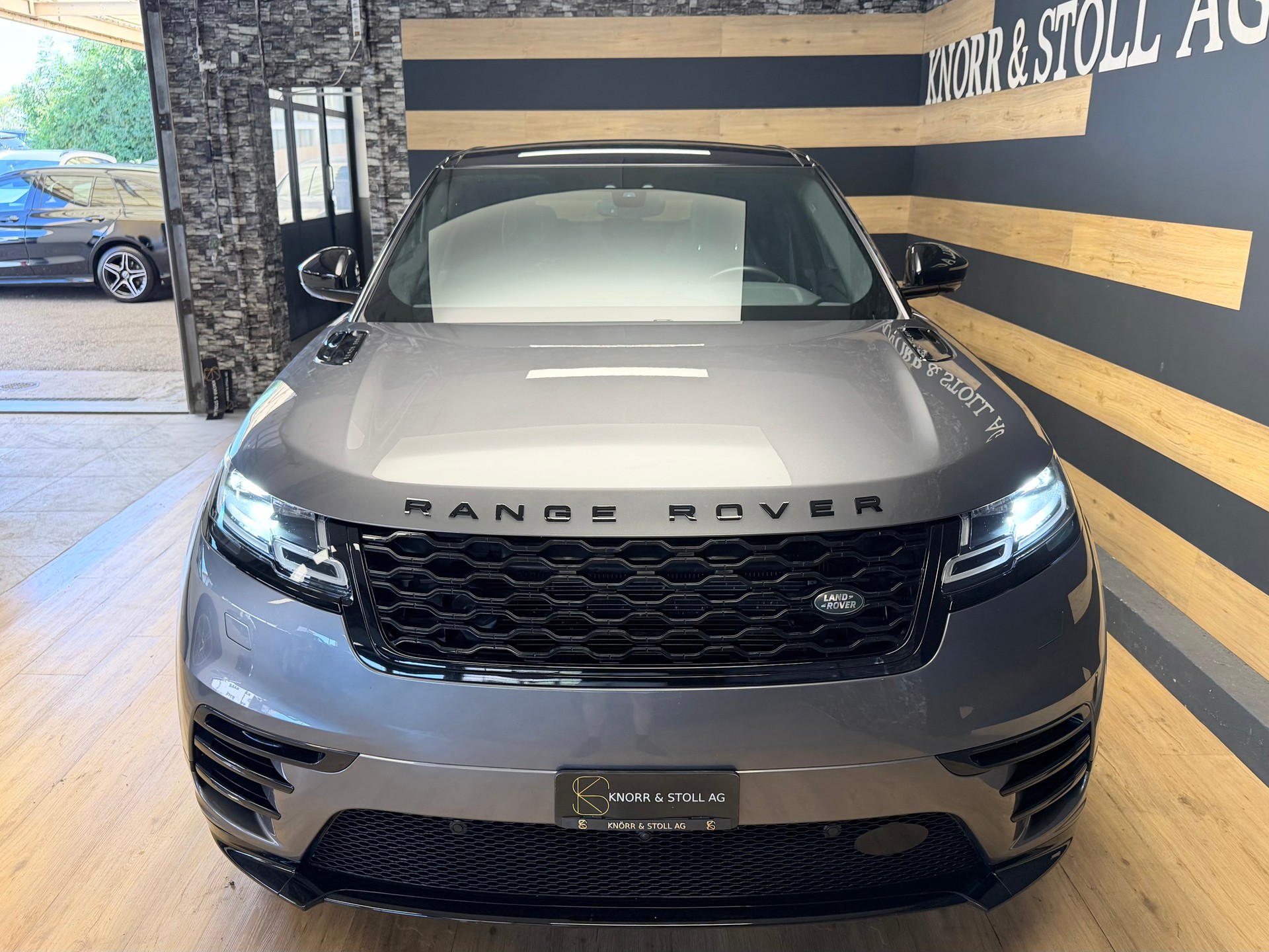 LAND ROVER Range Rover Velar R-Dynamic D 240 SE Automatic-image-3