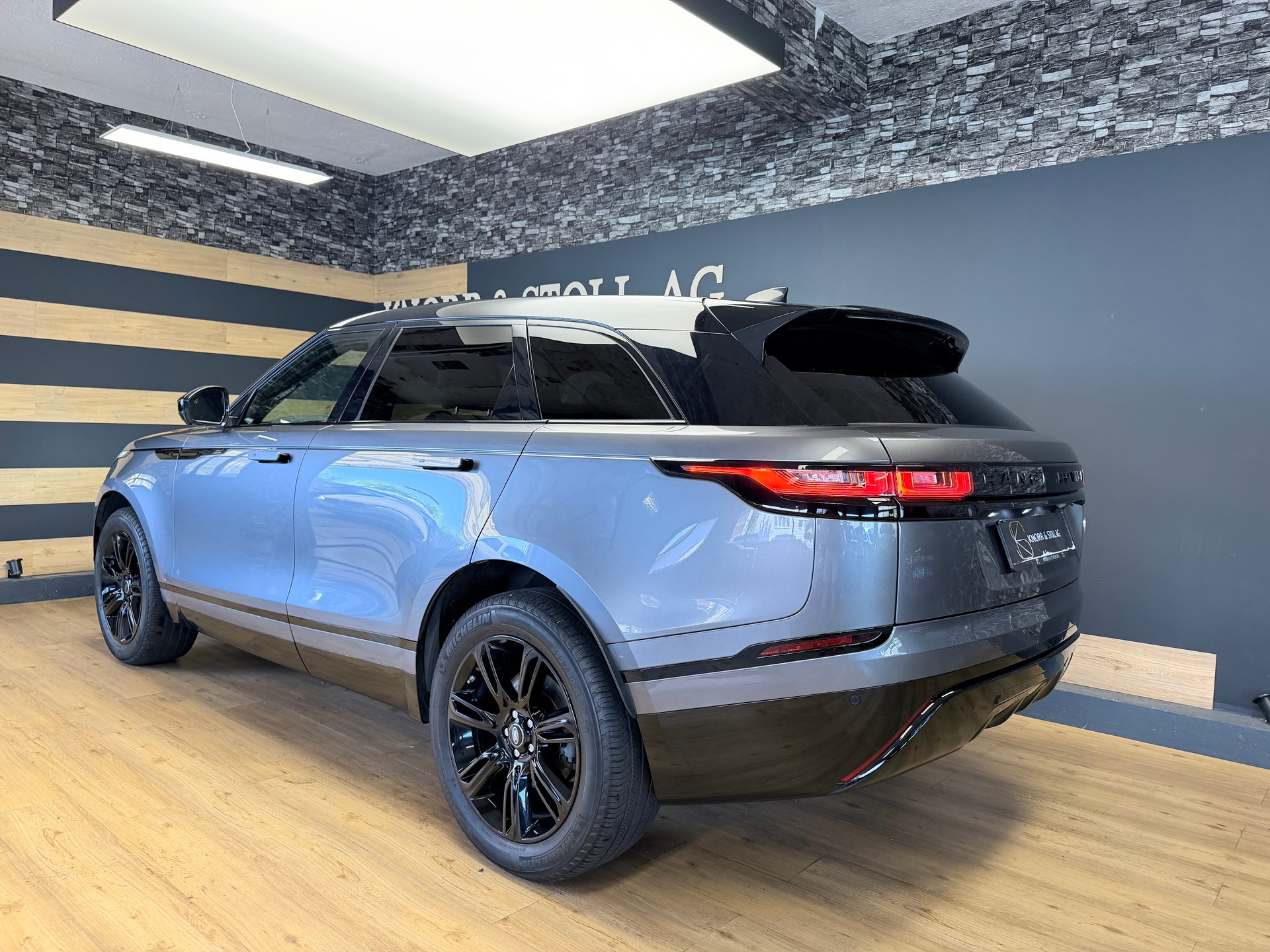 LAND ROVER Range Rover Velar R-Dynamic D 240 SE Automatic-image-4