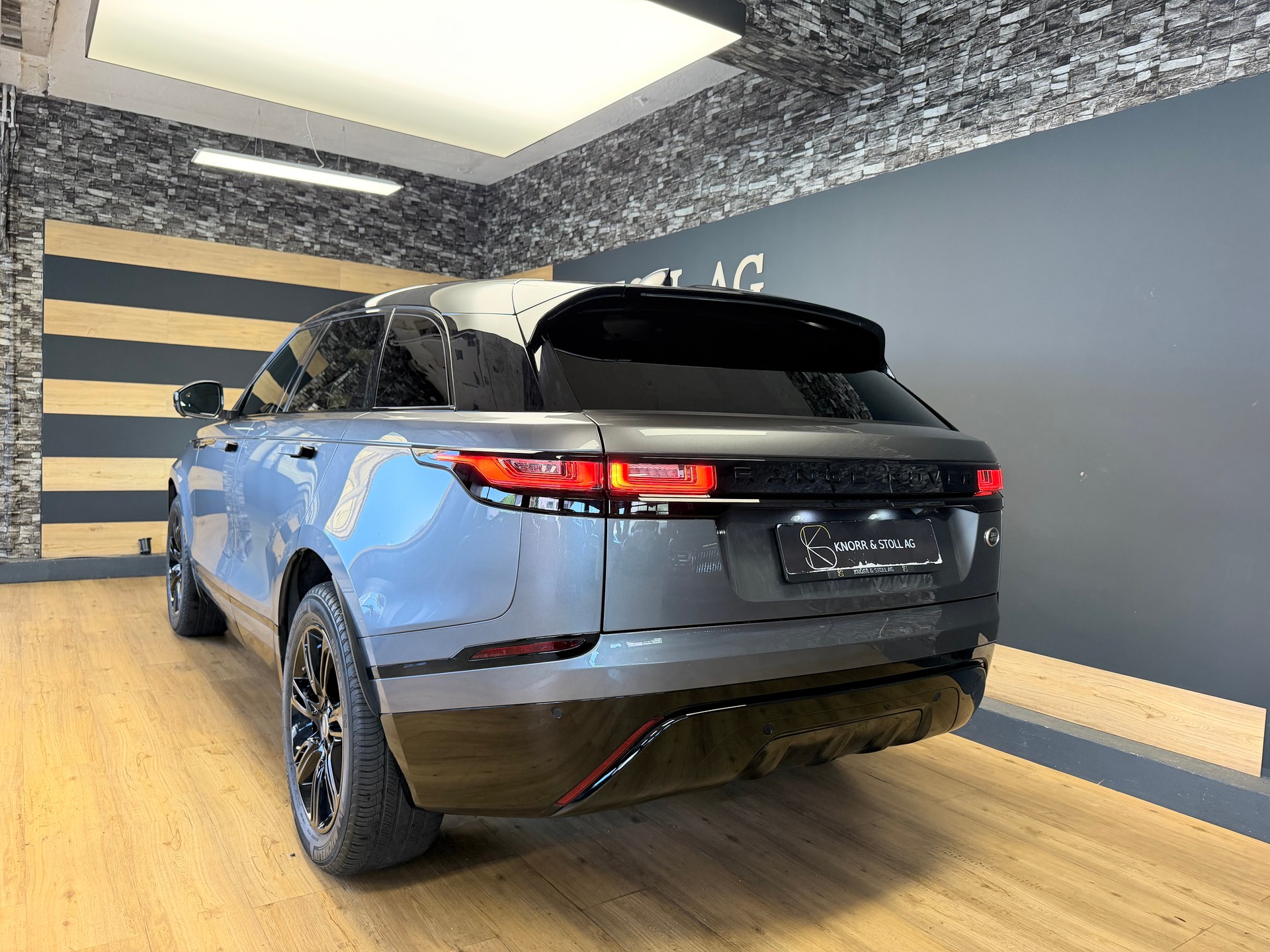 LAND ROVER Range Rover Velar R-Dynamic D 240 SE Automatic-image-5