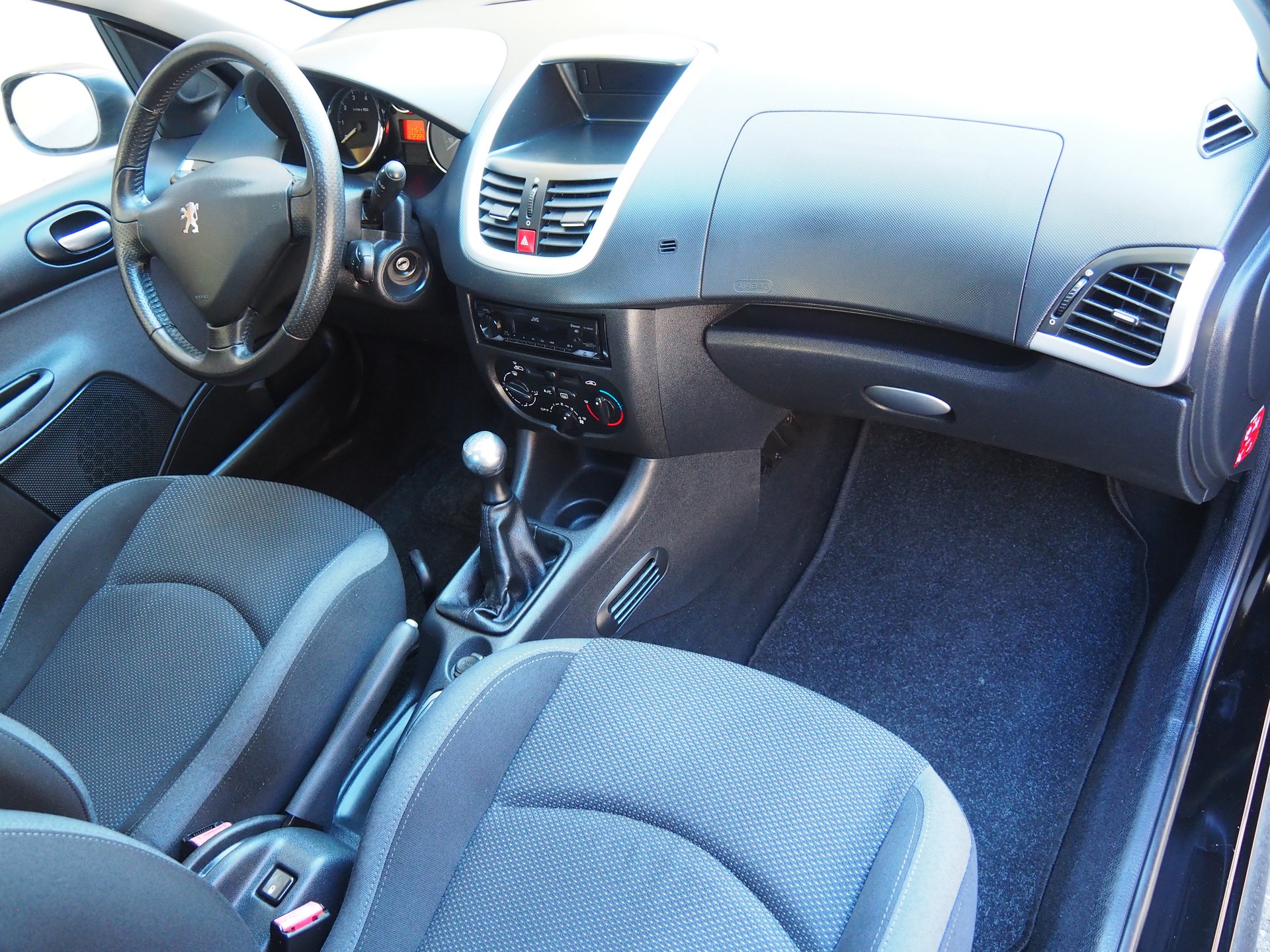 PEUGEOT 206+ 1.4 Trendy-image-12