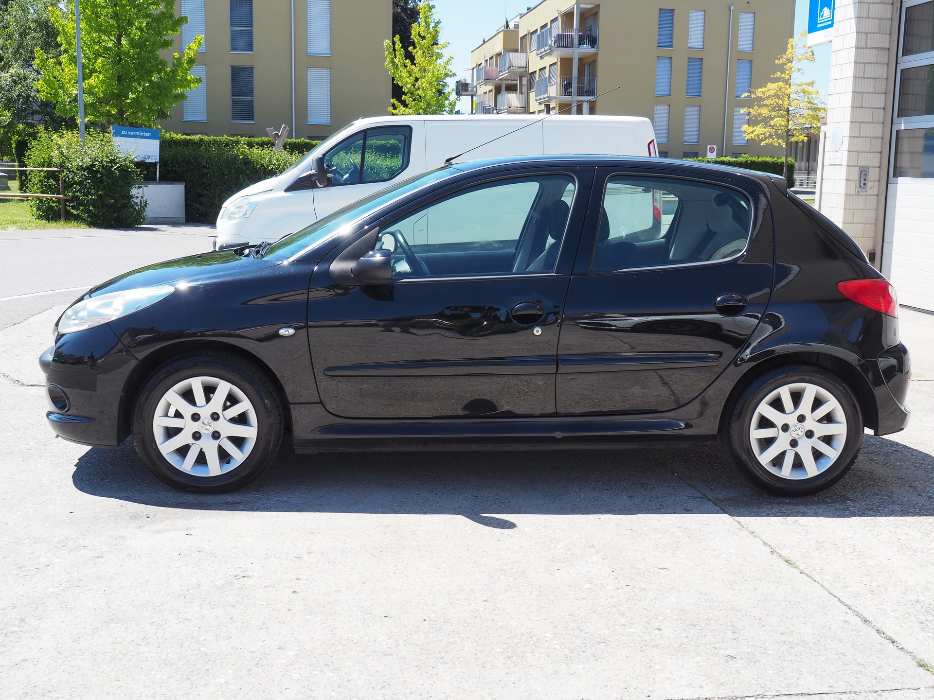 PEUGEOT 206+ 1.4 Trendy-image-1
