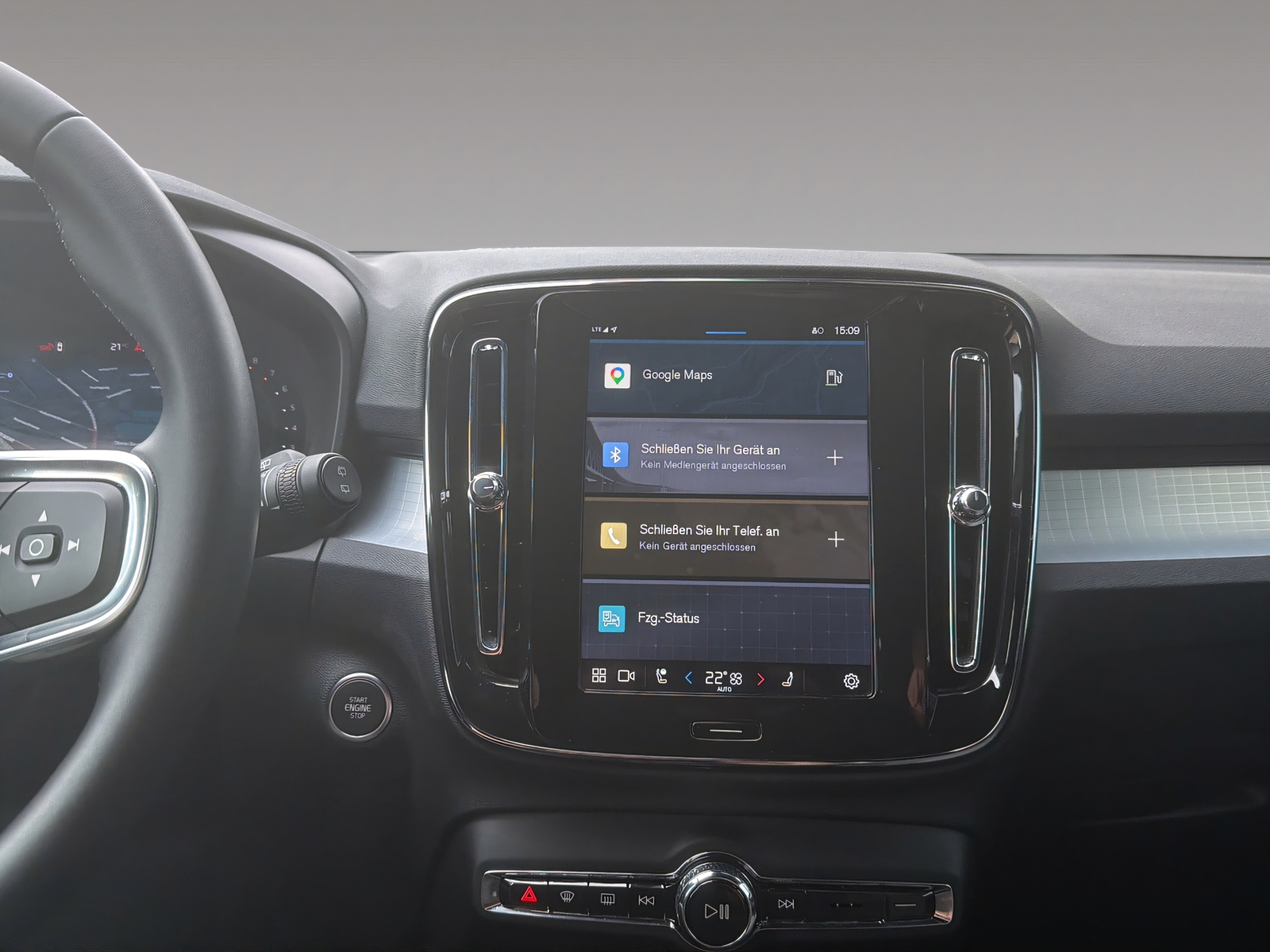 VOLVO XC40 2.0 B4 MH Plus Dark-image-11
