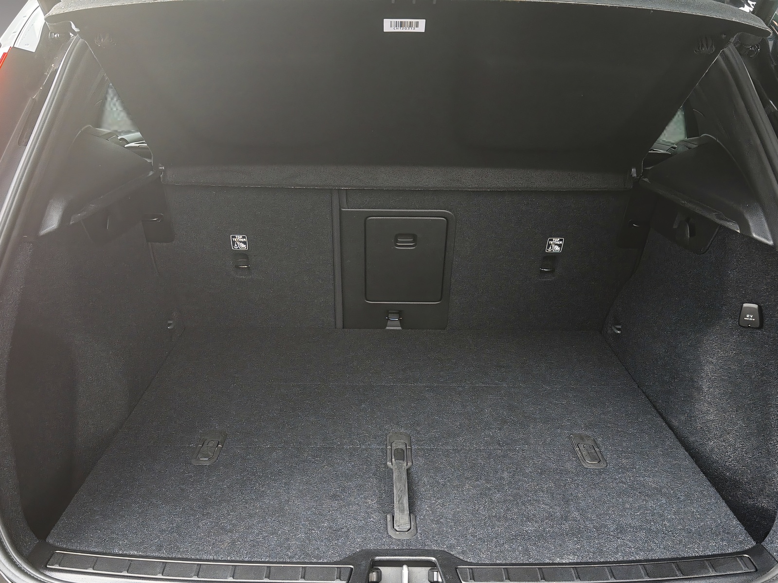 VOLVO XC40 2.0 B4 MH Plus Dark-image-17