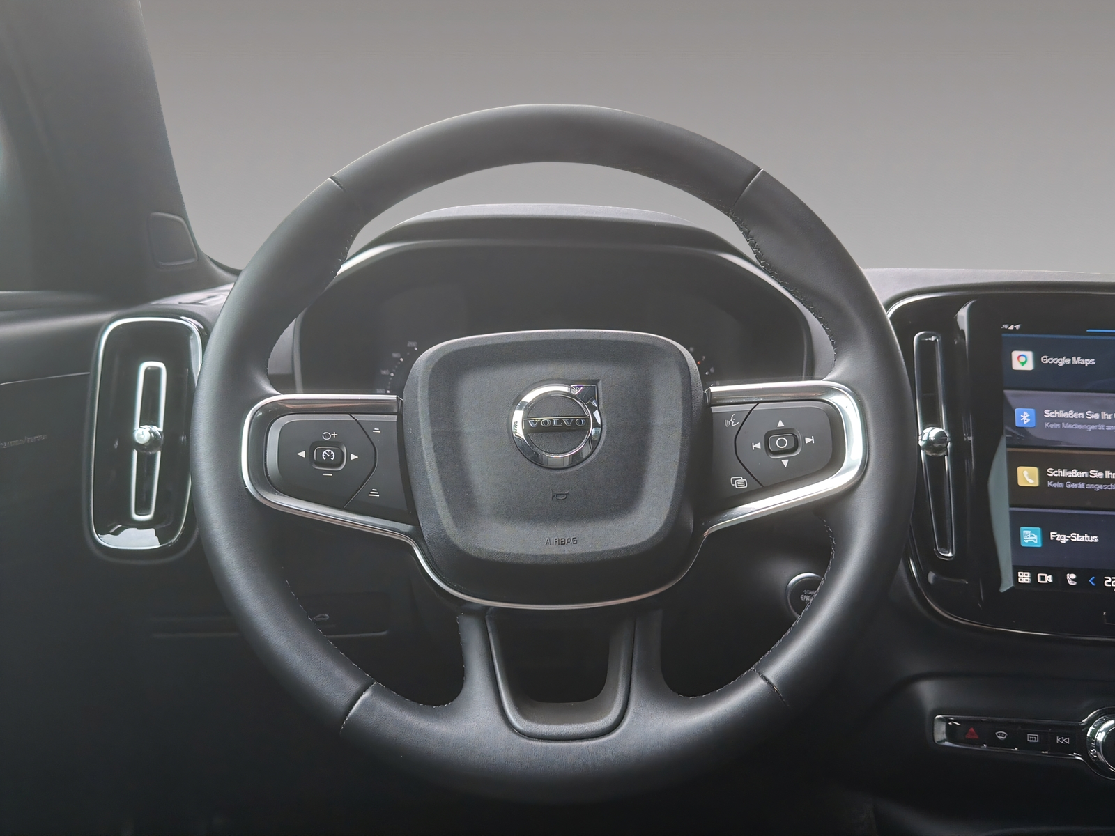 VOLVO XC40 2.0 B4 MH Plus Dark-image-8