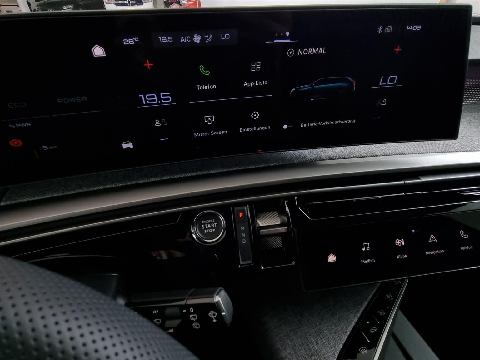 PEUGEOT 5008 GT Exclusive AWD 73kWh 7-Plätzer-image-13