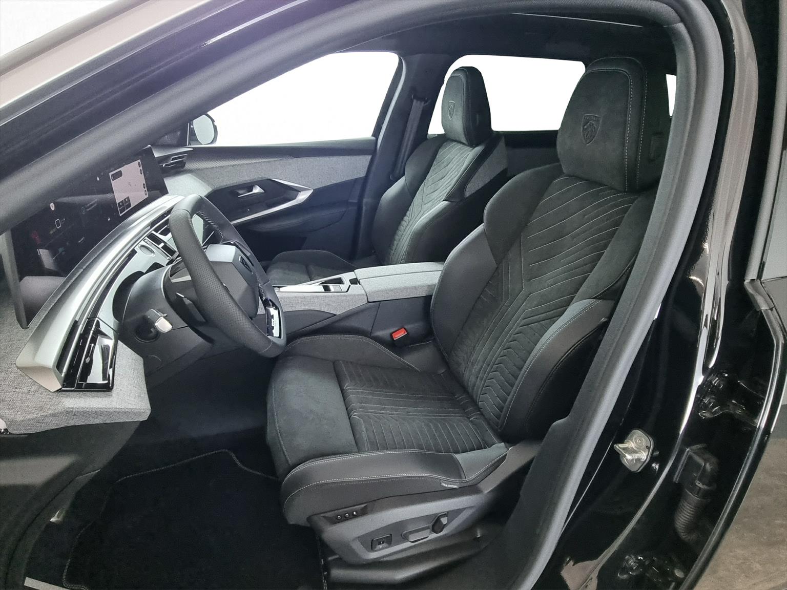 PEUGEOT 5008 GT Exclusive AWD 73kWh 7-Plätzer-image-5