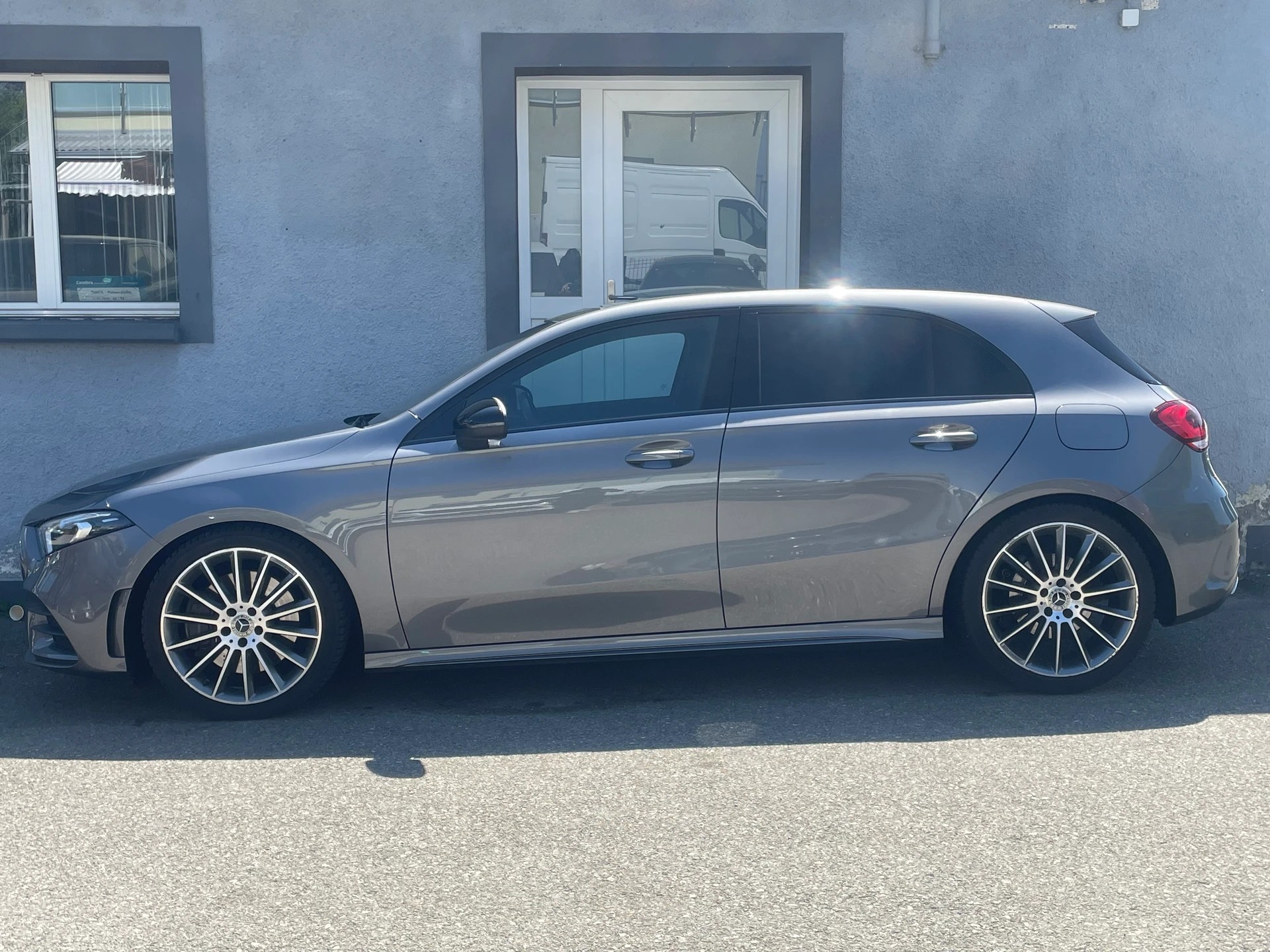 MERCEDES-BENZ A 250 AMG Line 7G-DCT-image-2