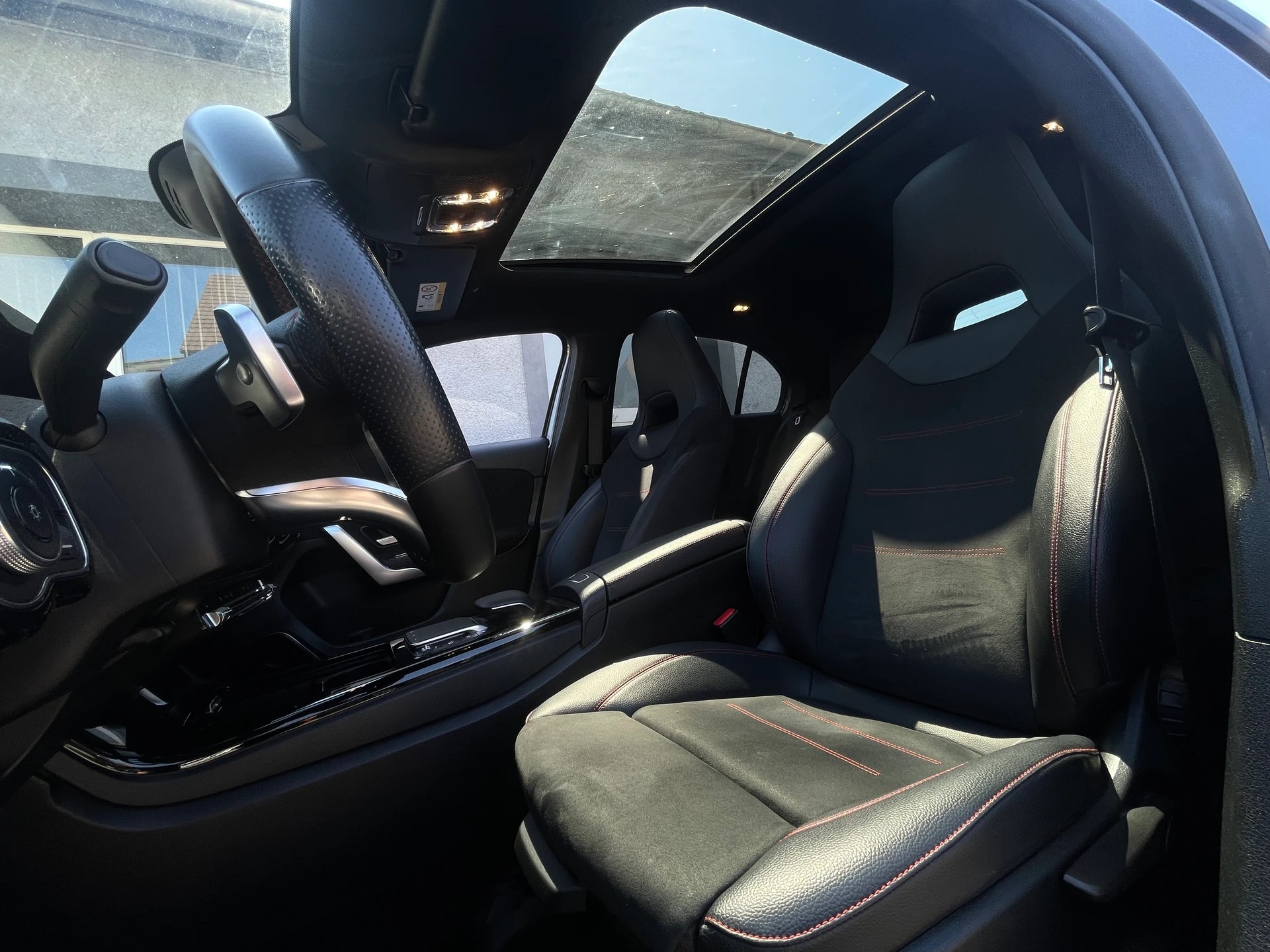 MERCEDES-BENZ A 250 AMG Line 7G-DCT-image-11