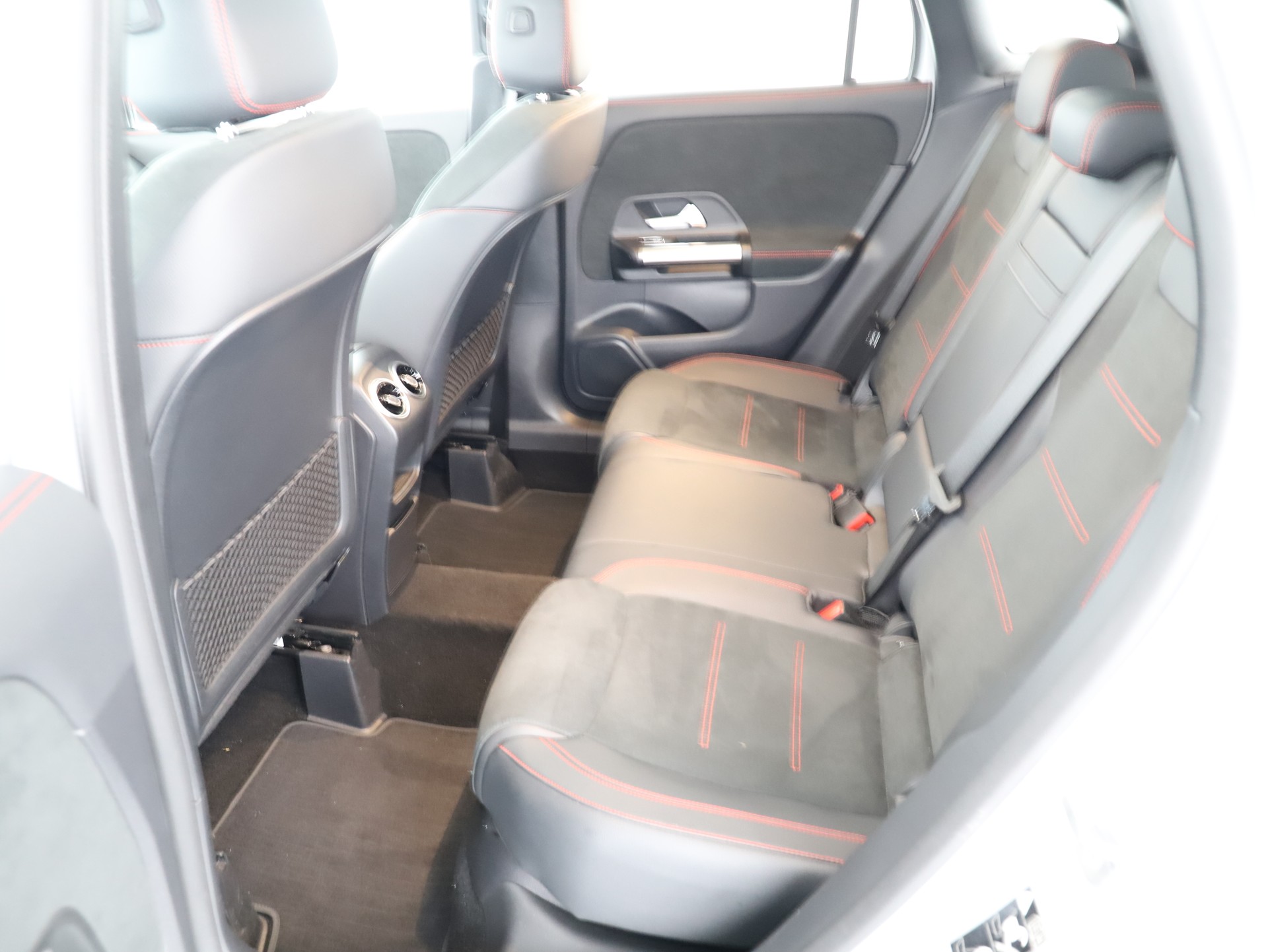 MERCEDES-BENZ GLA 200 4M AMG Line 8G-D-image-12