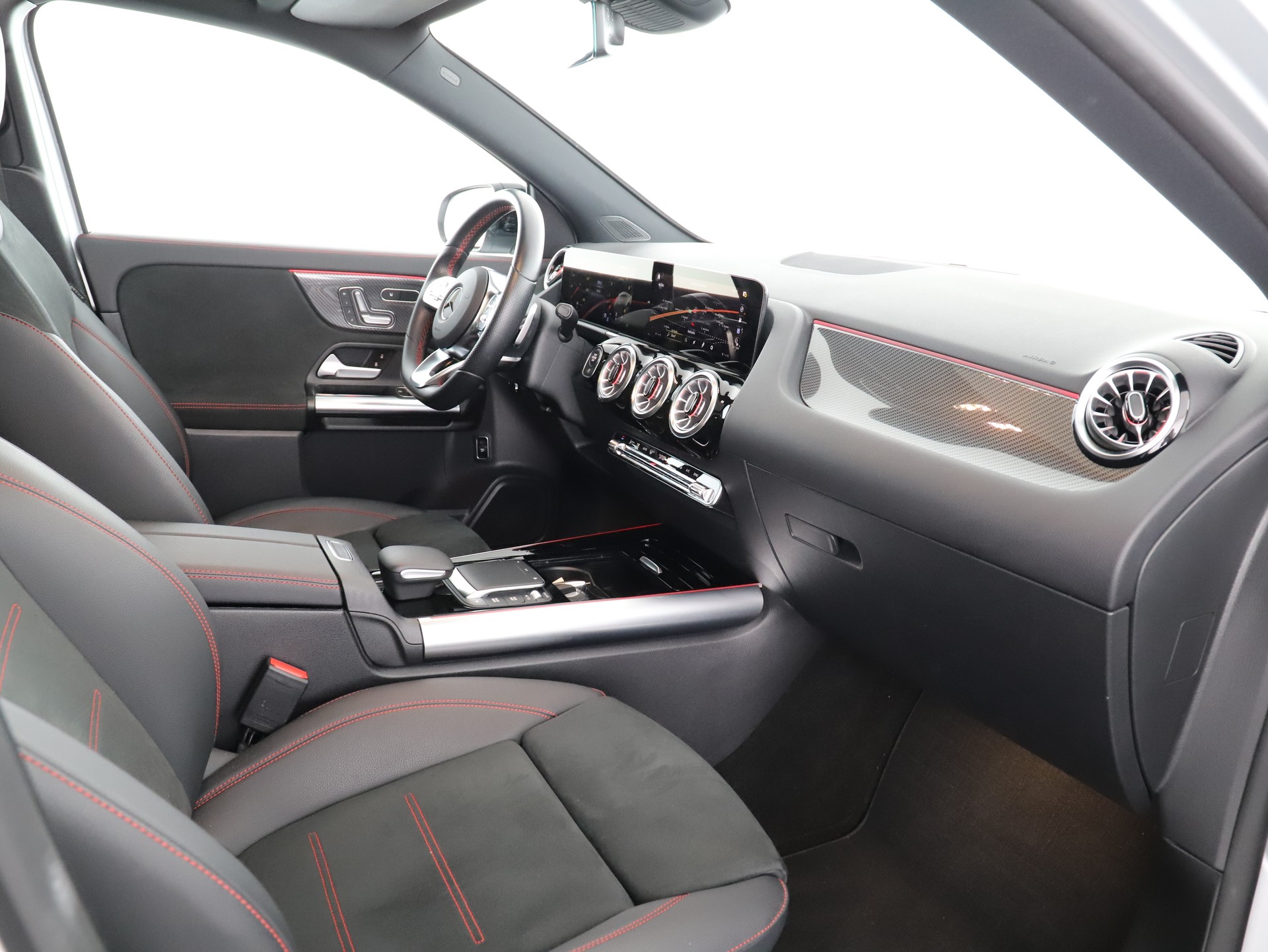 MERCEDES-BENZ GLA 200 4M AMG Line 8G-D-image-8