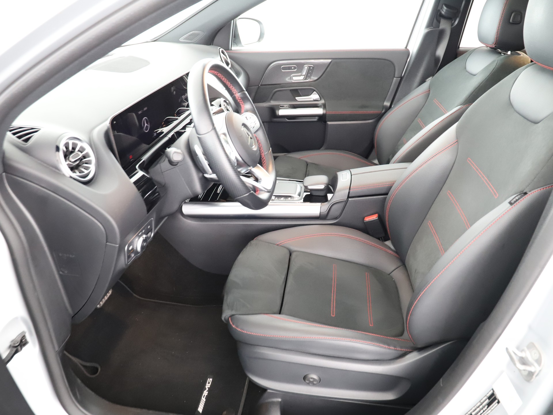 MERCEDES-BENZ GLA 200 4M AMG Line 8G-D-image-9