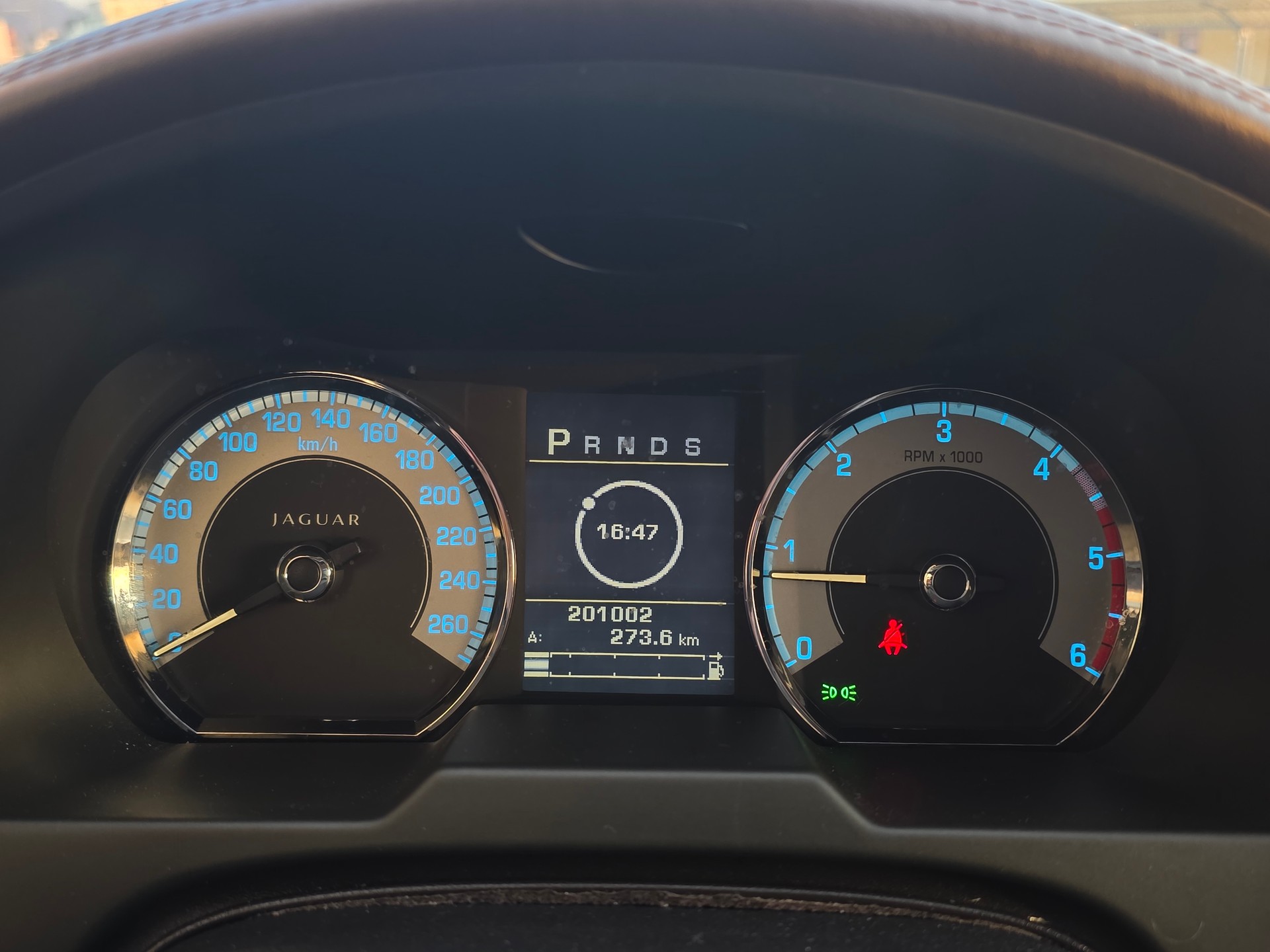 JAGUAR XF 2.7d V6 Premium Luxury-image-6