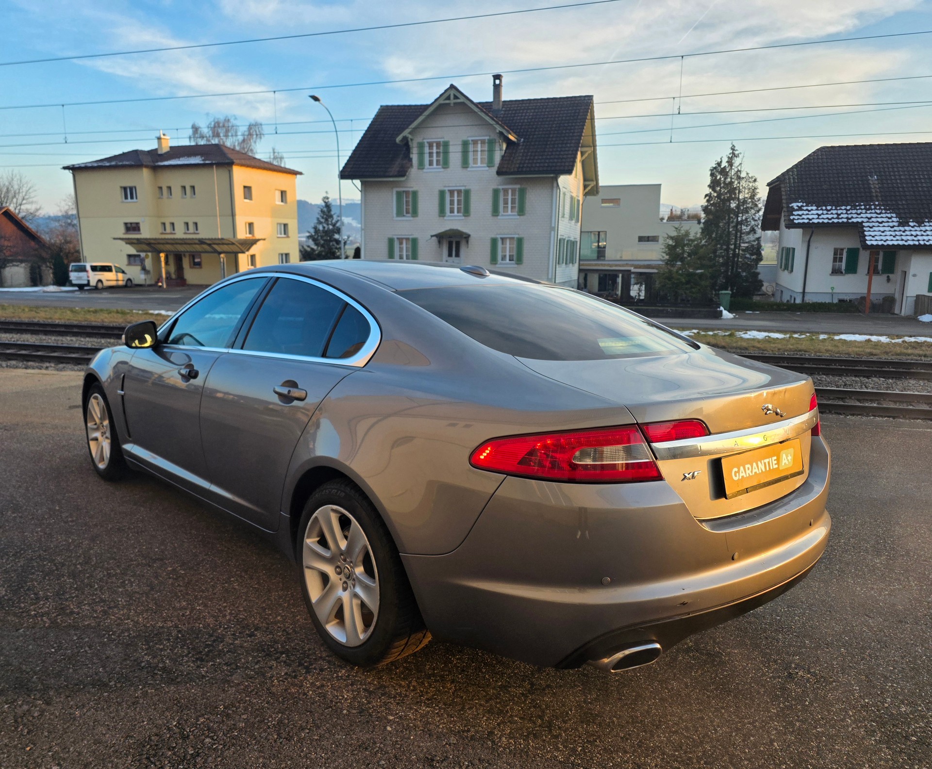 JAGUAR XF 2.7d V6 Premium Luxury-image-2