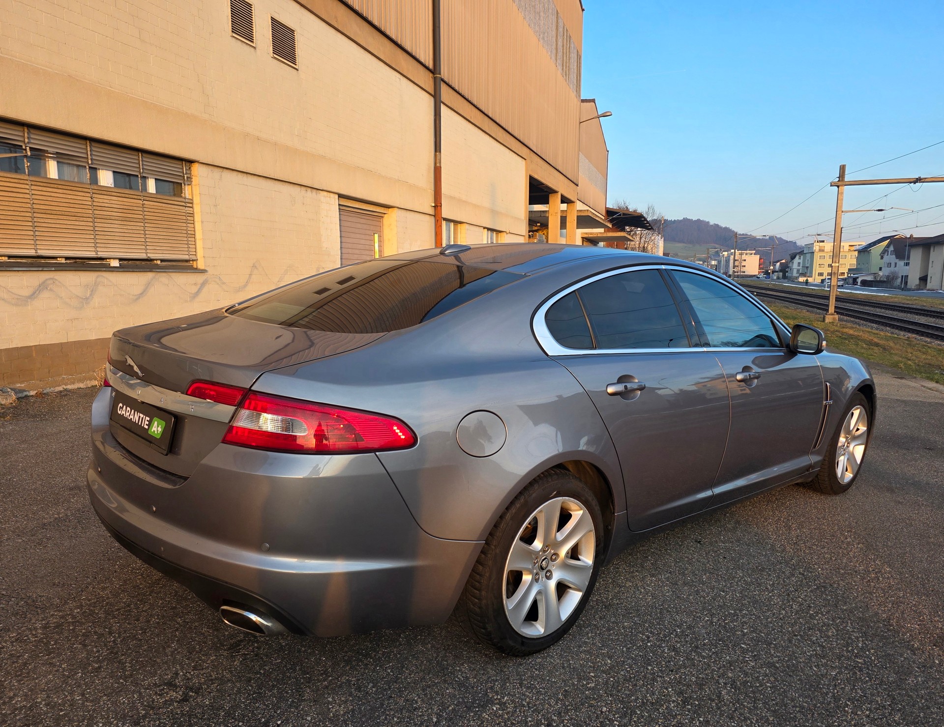 JAGUAR XF 2.7d V6 Premium Luxury-image-3