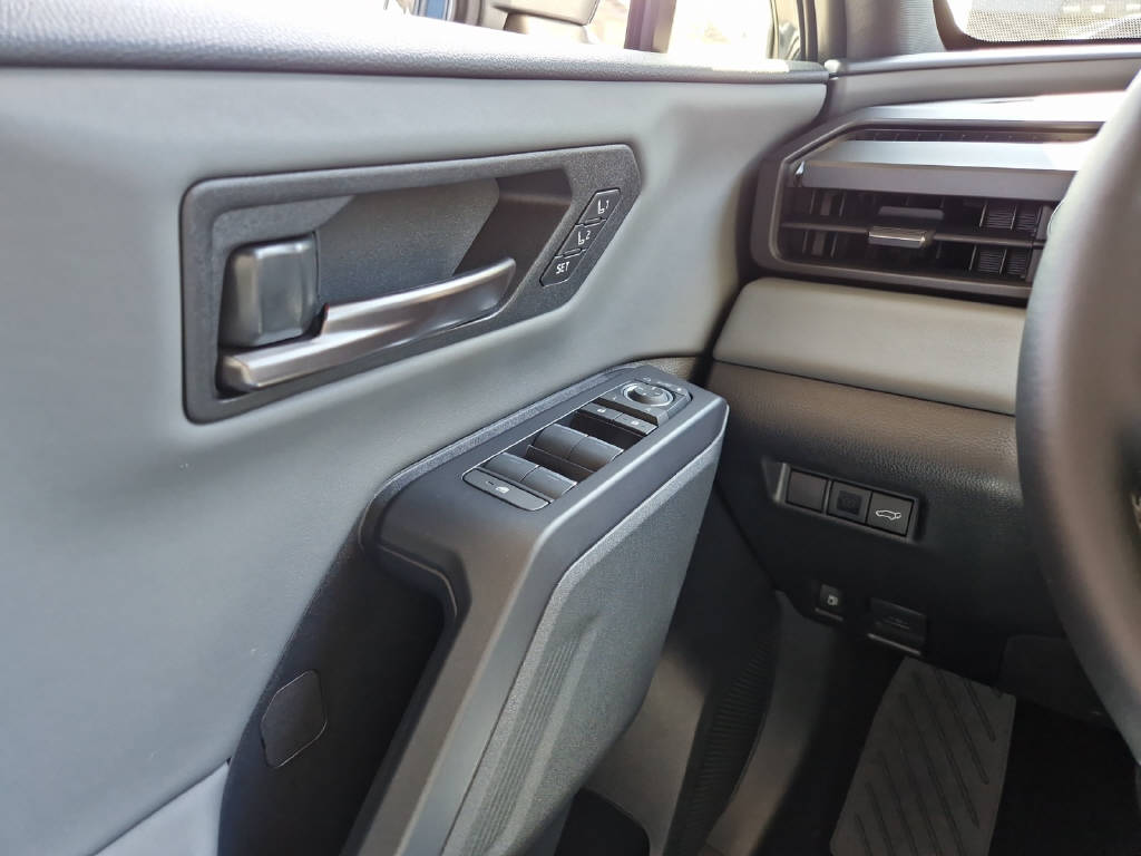 TOYOTA RAV-4 2.5 Plug-In-Hybrid Style 48167/001-image-16