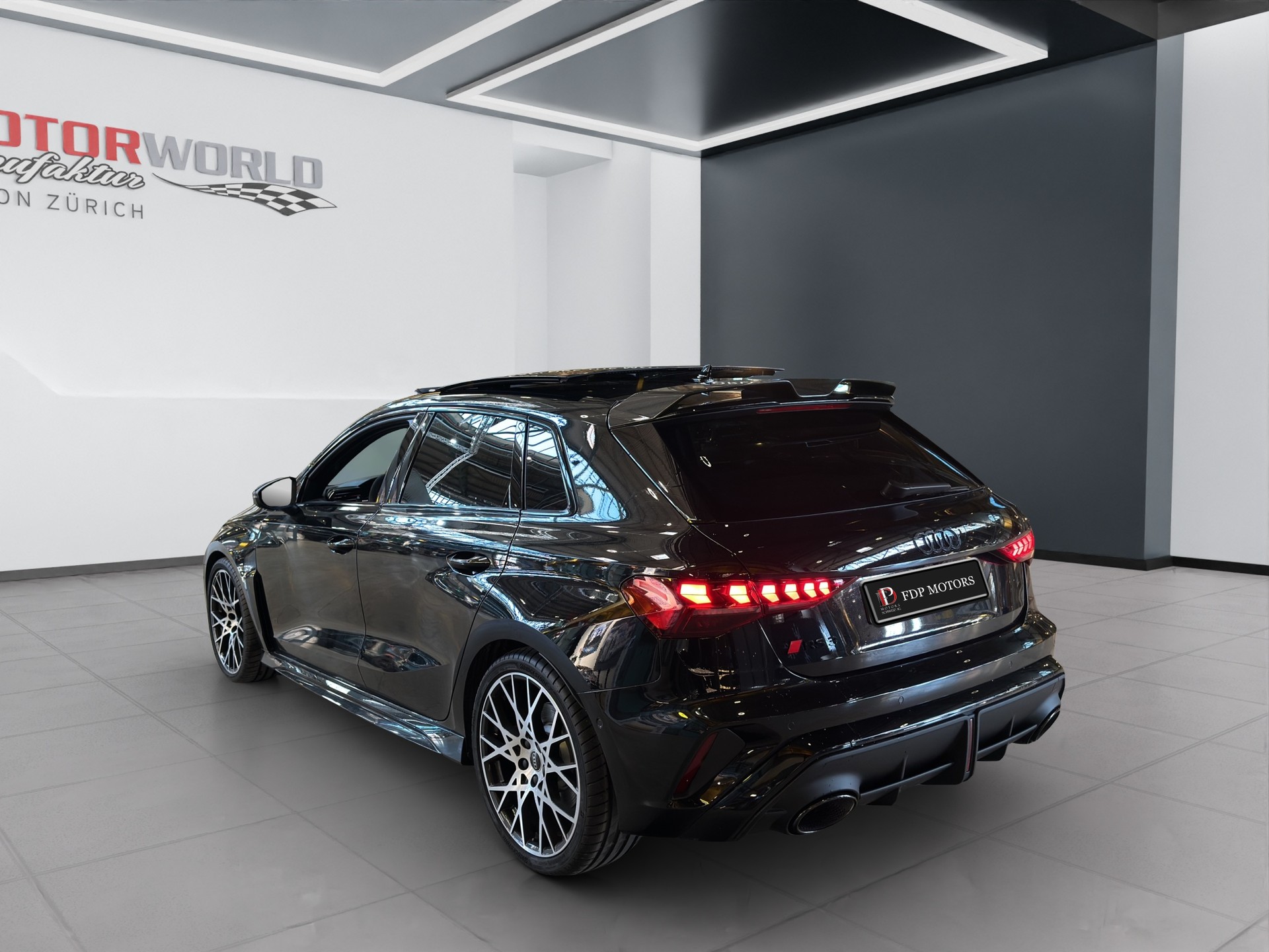 AUDI RS3 Sportback 2.5 TSI quattro S-tronic-image-5