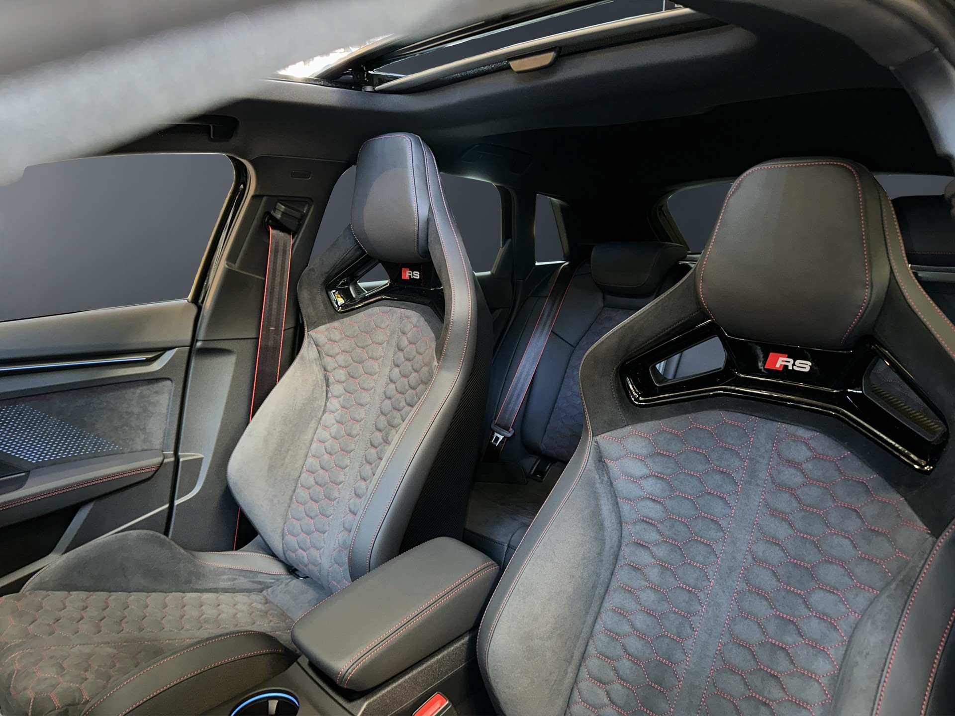 AUDI RS3 Sportback 2.5 TSI quattro S-tronic-image-10
