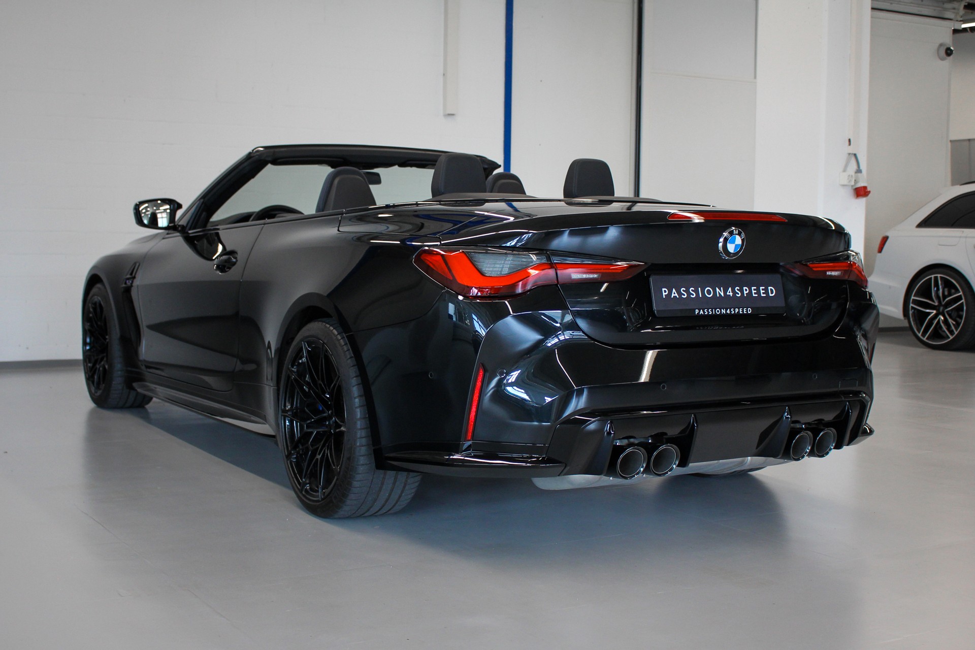 BMW M4 Cabrio Competition M xDrive-image-5