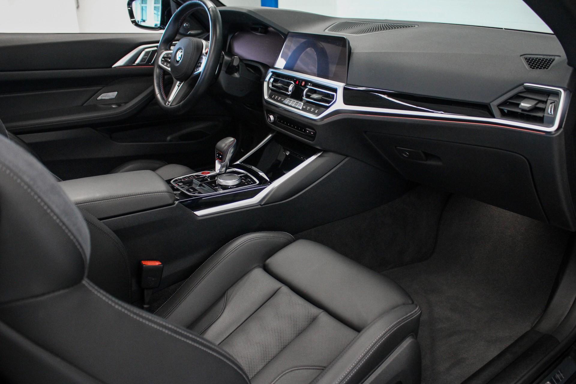 BMW M4 Cabrio Competition M xDrive-image-13