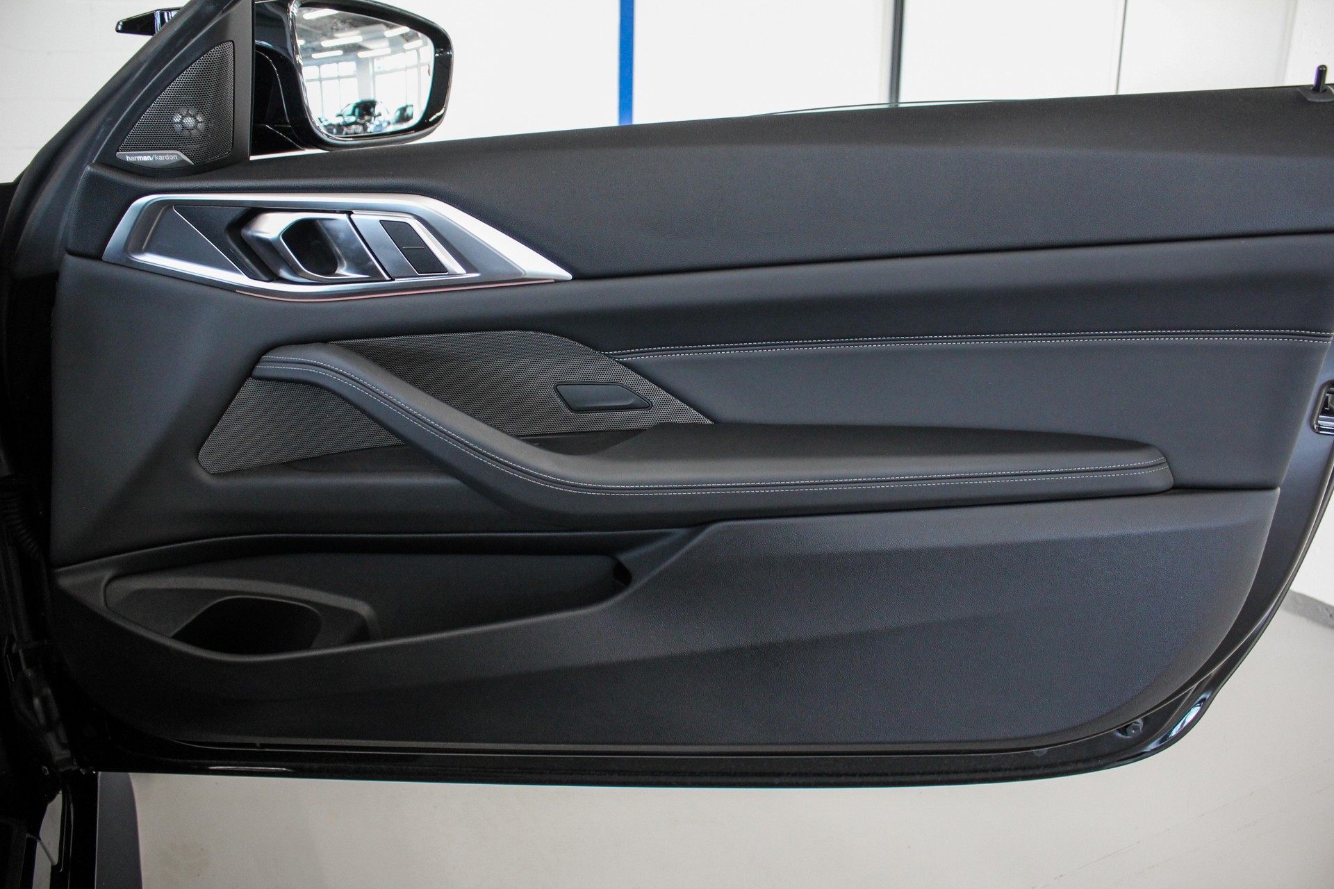 BMW M4 Cabrio Competition M xDrive-image-16