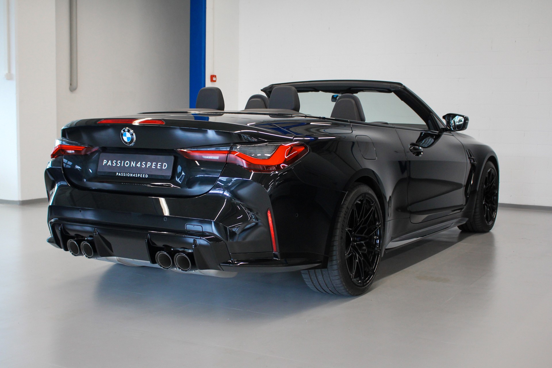 BMW M4 Cabrio Competition M xDrive-image-4