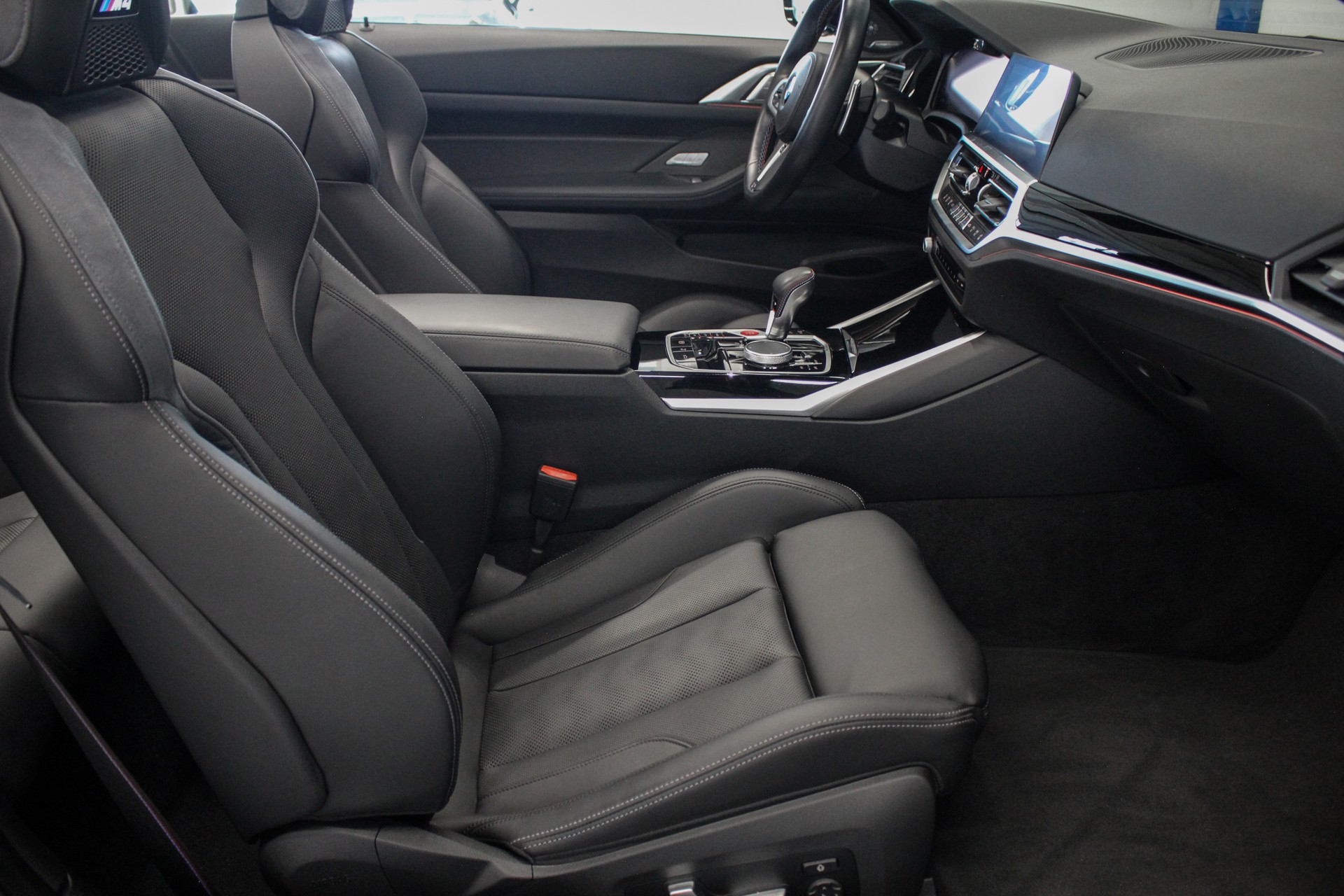 BMW M4 Cabrio Competition M xDrive-image-12