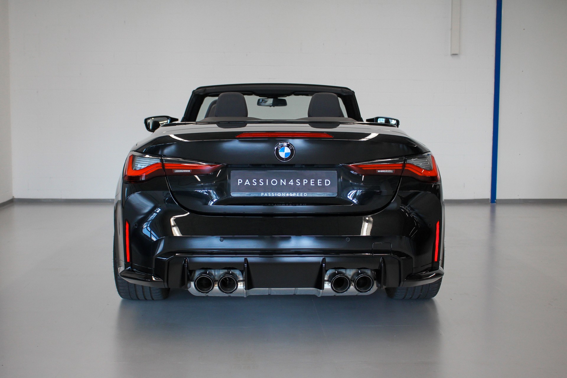 BMW M4 Cabrio Competition M xDrive-showroom-element-3