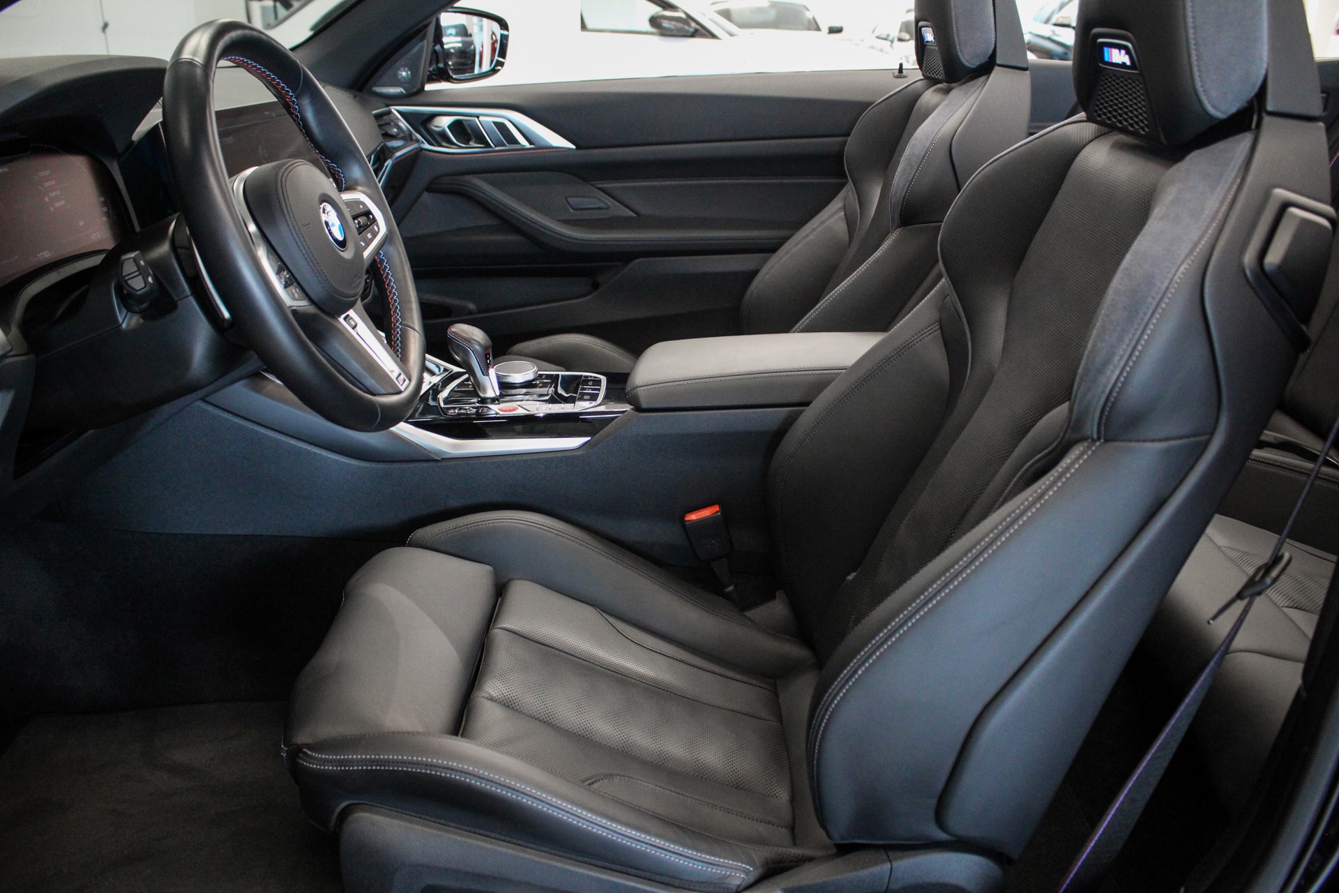 BMW M4 Cabrio Competition M xDrive-image-7