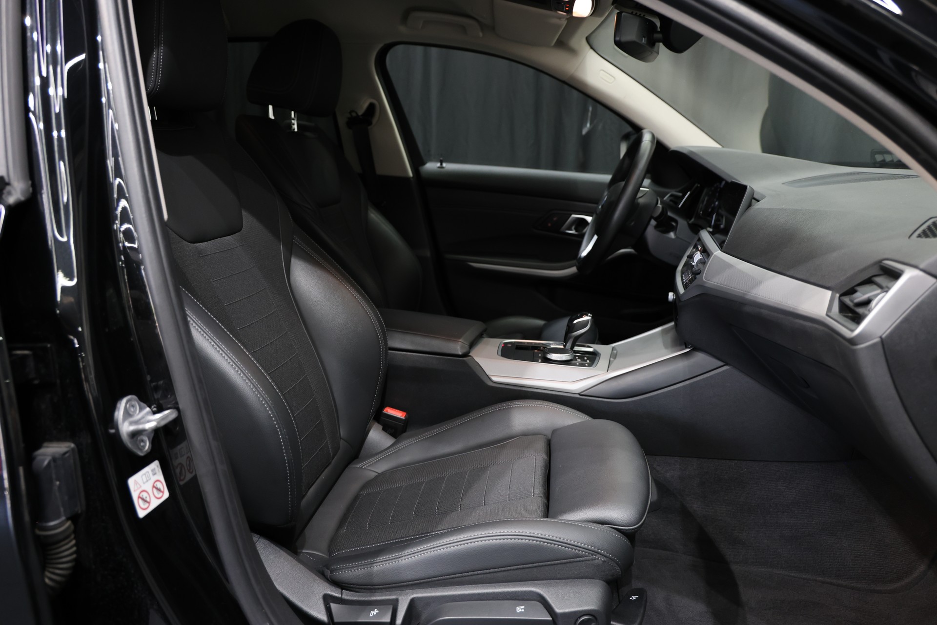 BMW 318d G21 48V Touring Steptronic-image-12