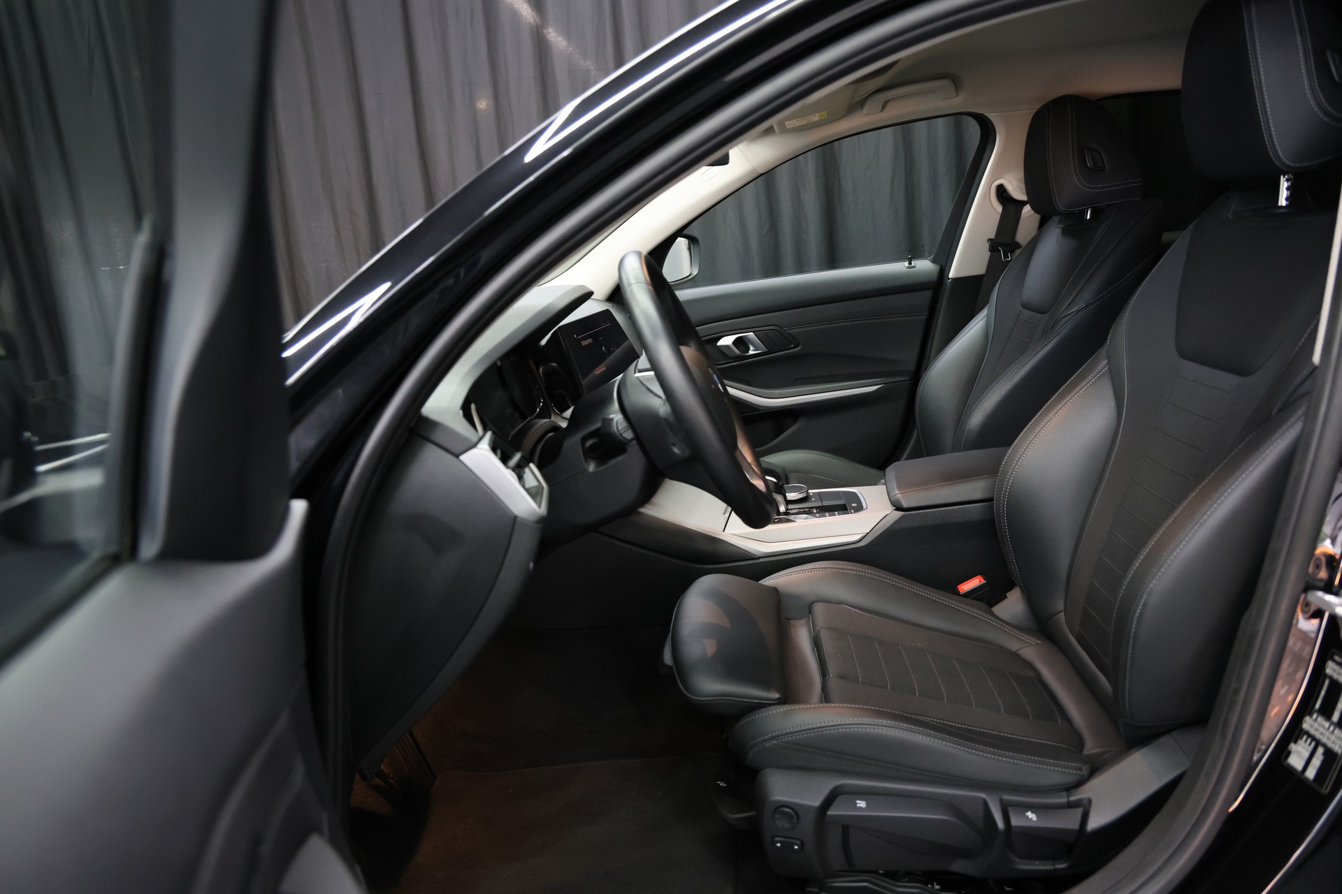 BMW 318d G21 48V Touring Steptronic-image-2