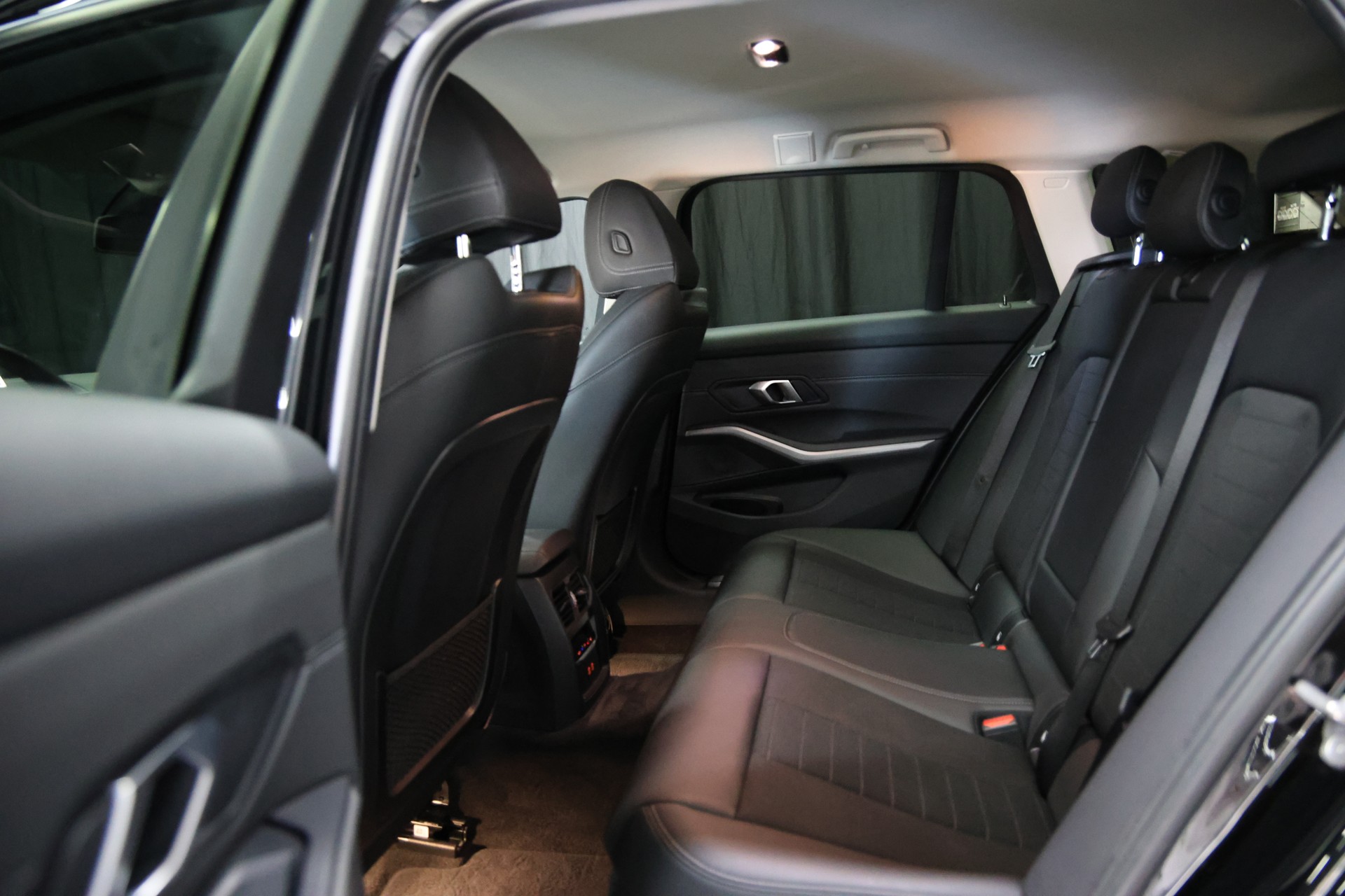 BMW 318d G21 48V Touring Steptronic-image-4