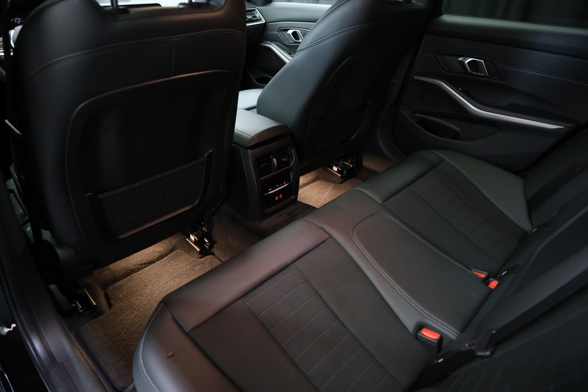 BMW 318d G21 48V Touring Steptronic-image-5